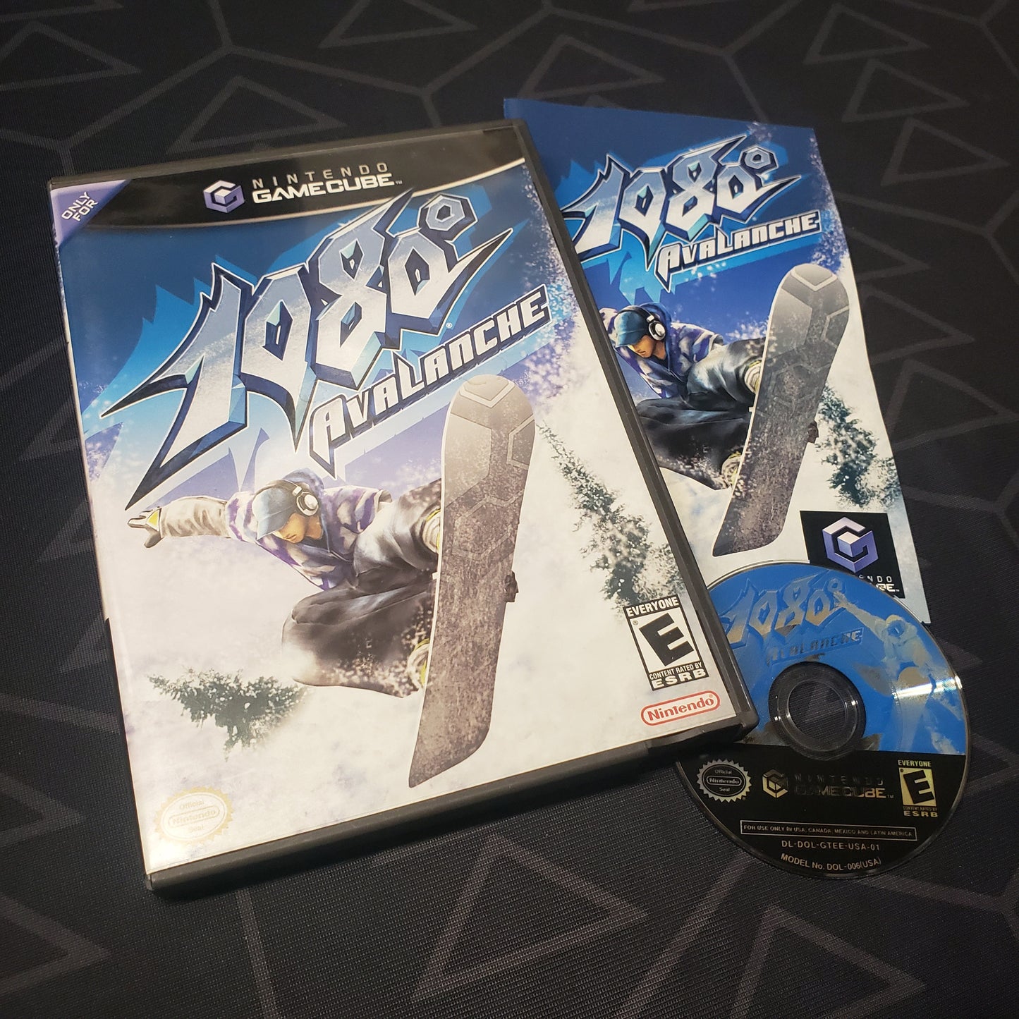 Image shows the case, manual and disc for the video game 1080 Avalanche for Nintendo GameCube