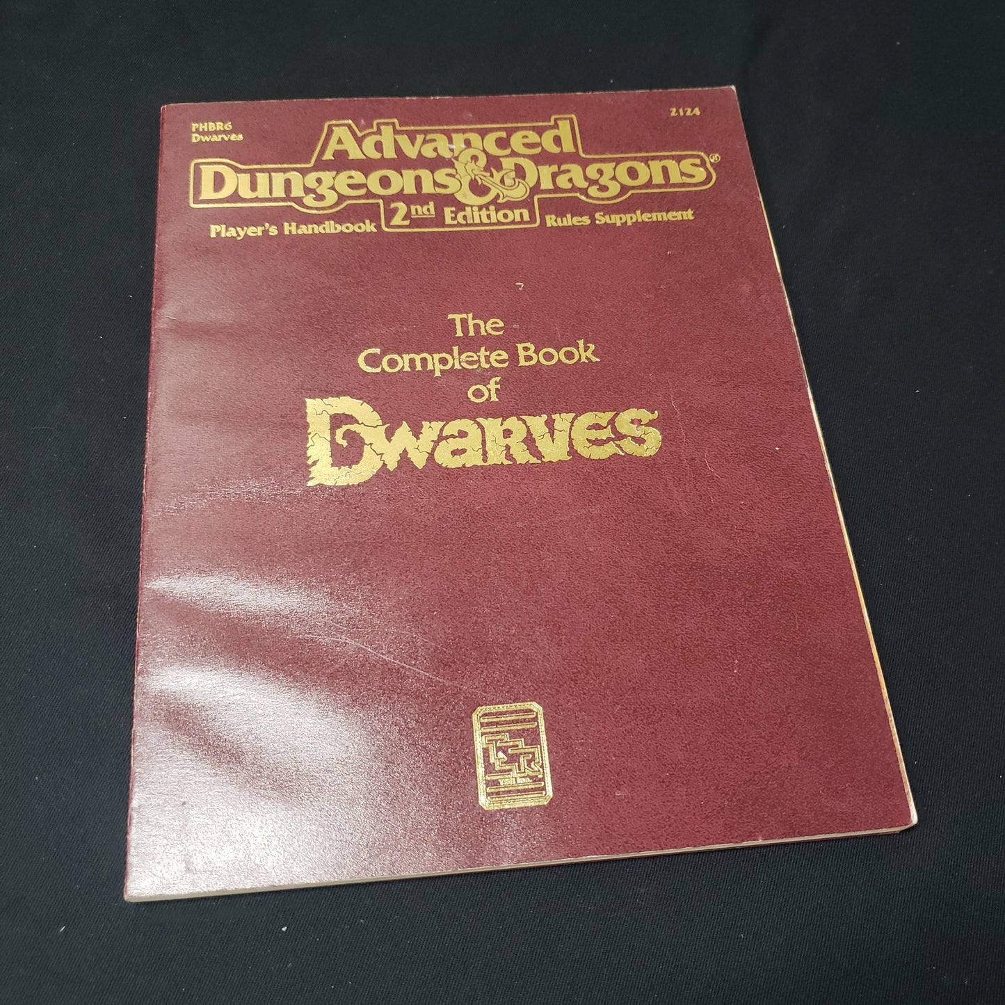 Image shows the front cover of the Complete Book of Dwarves for the roleplaying game Advanced Dungeons & Dragons: Second Edition