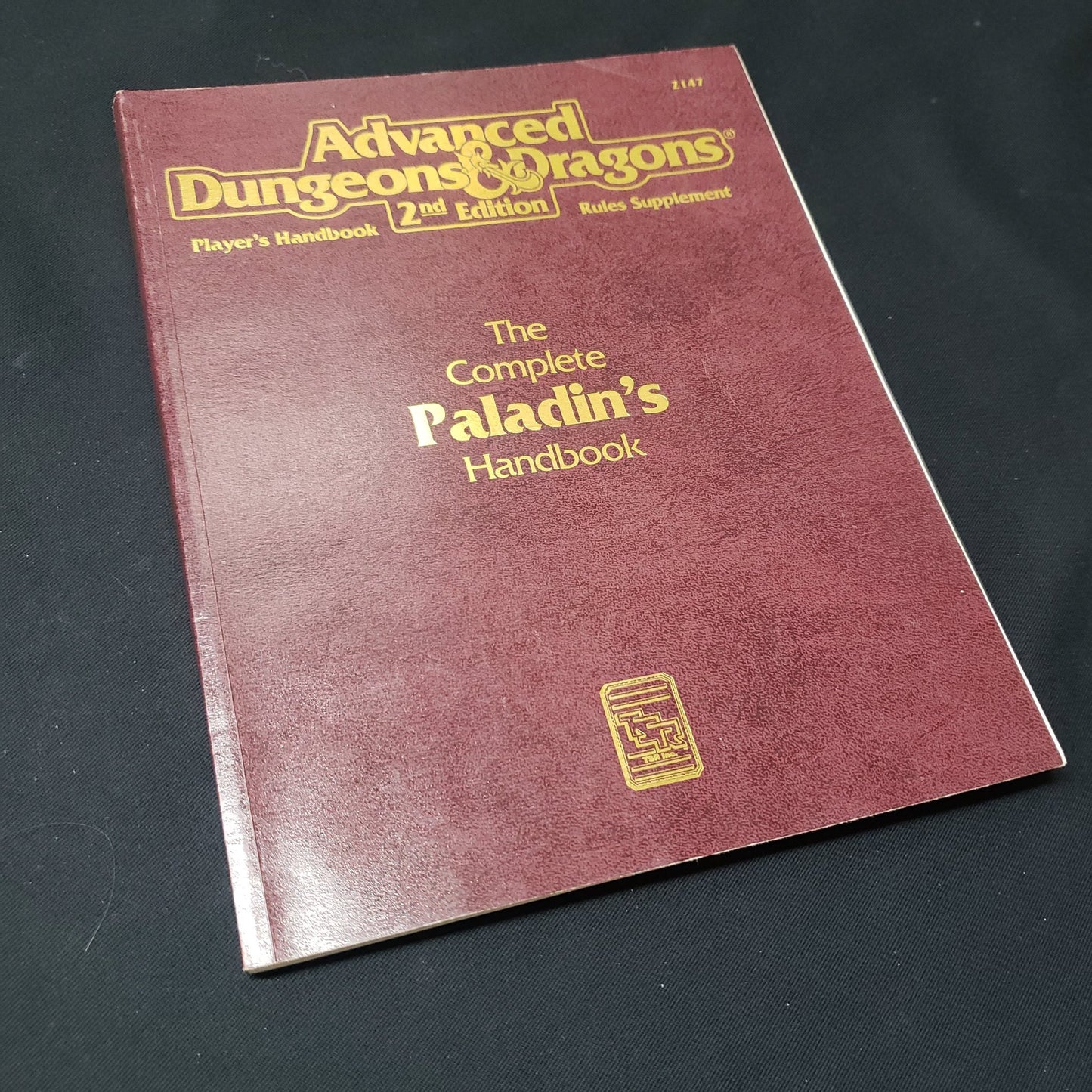Image shows the front cover of the Complete Paladin's Handbook for the roleplaying game Advanced Dungeons & Dragons: Second Edition