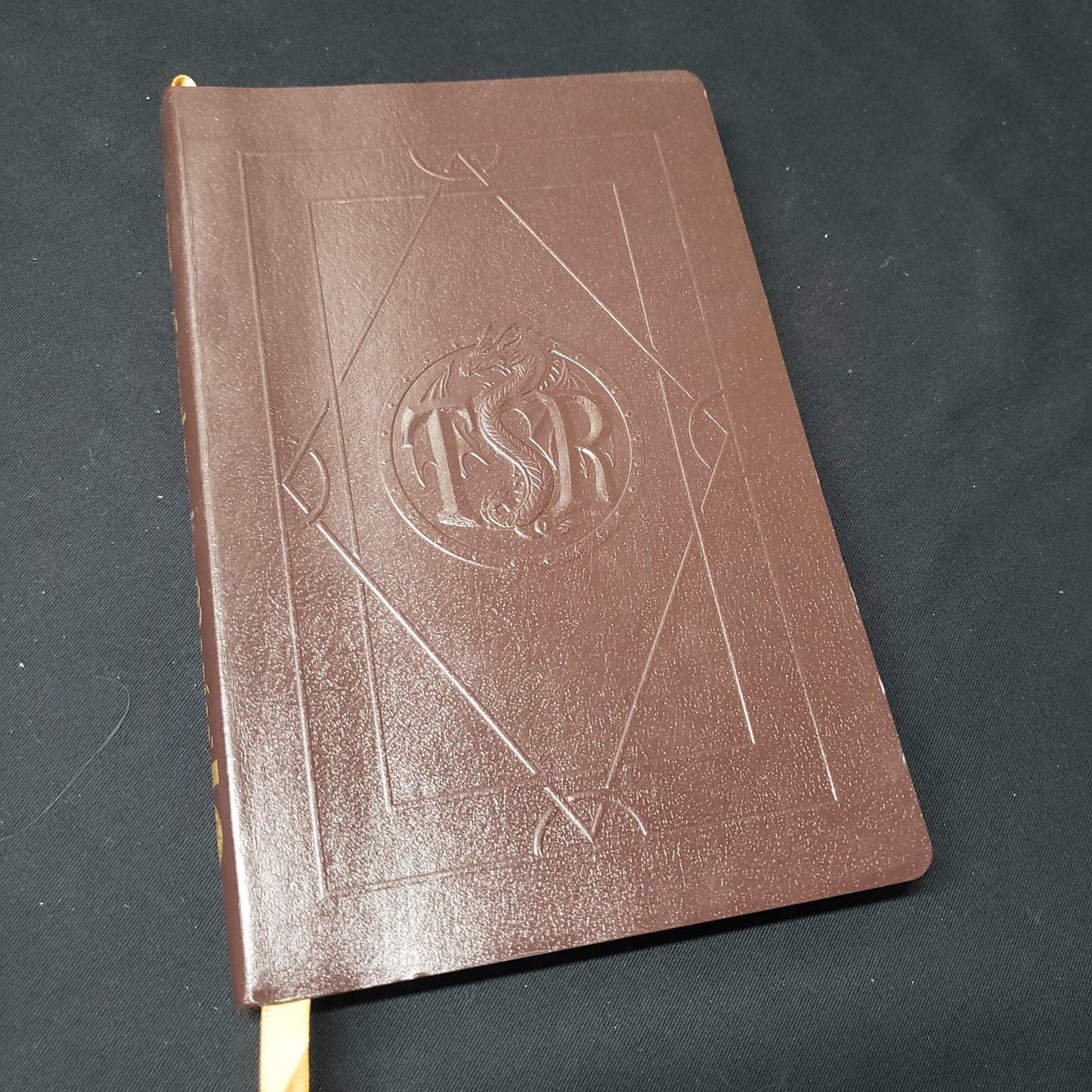 Image shows the front cover of the Encyclopedia Magica: Volume 1 book for the roleplaying game Advanced Dungeons & Dragons: Second Edition