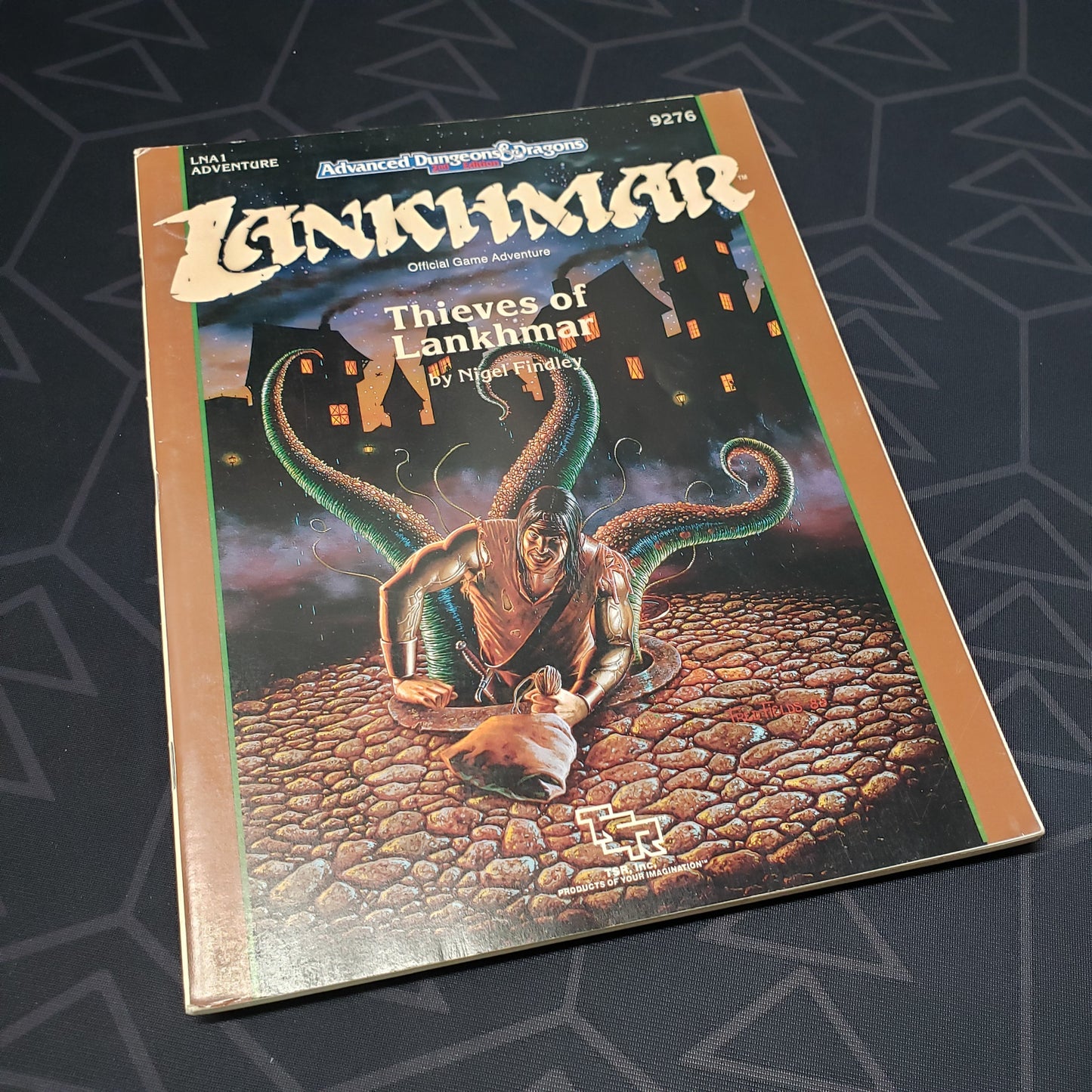 Image shows the front cover of the Thieves of Lankhmar adventure module book for the roleplaying game Advanced Dungeons & Dragons: Second Edition