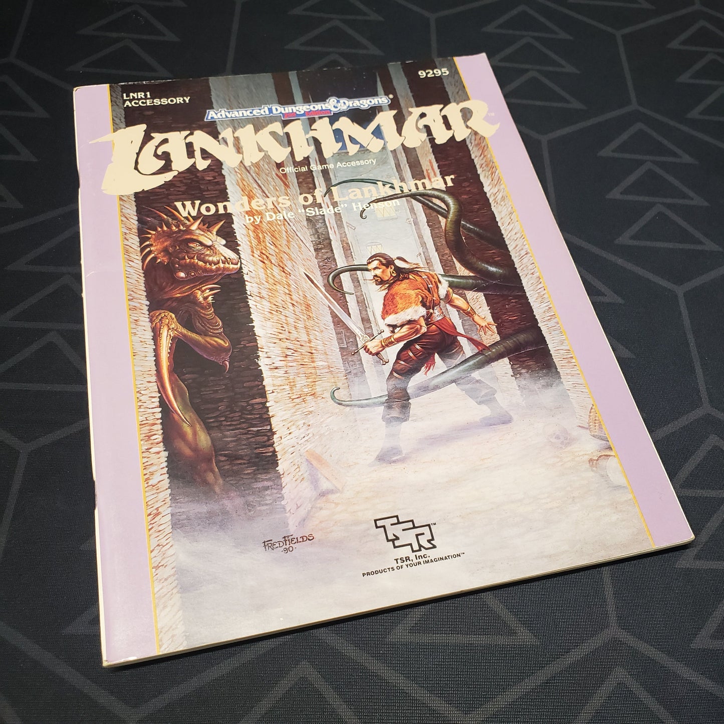 Image shows the front cover of the Wonders of Lankhmar adventure module book for the roleplaying game Advanced Dungeons & Dragons: Second Edition