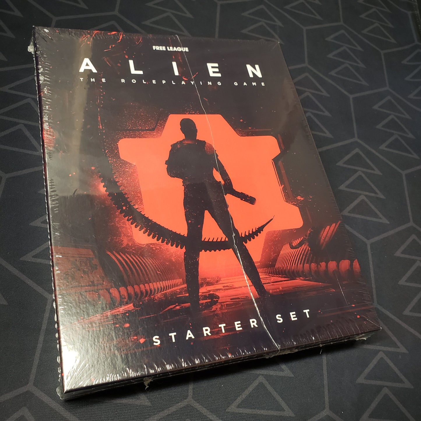 Image shows the front cover of the Starter Set box for the roleplaying game ALIEN
