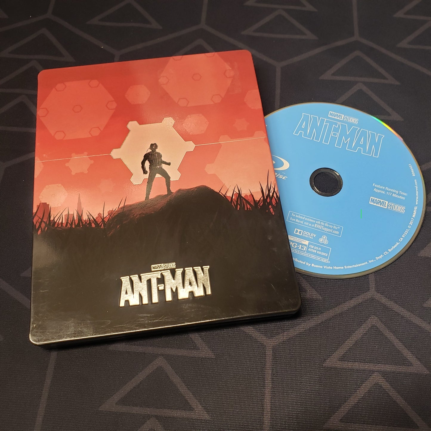 Image shows the steelbook case & disc for the movie Ant-Man on Blu-Ray