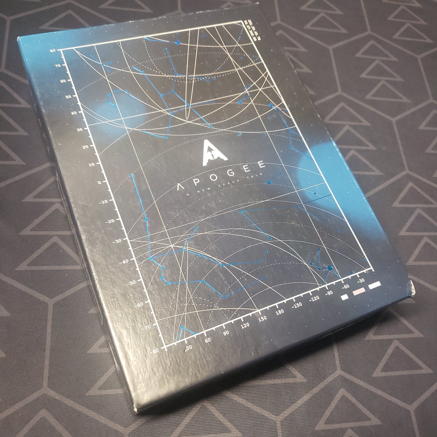 Image shows the front cover of the box for the Apogee board game