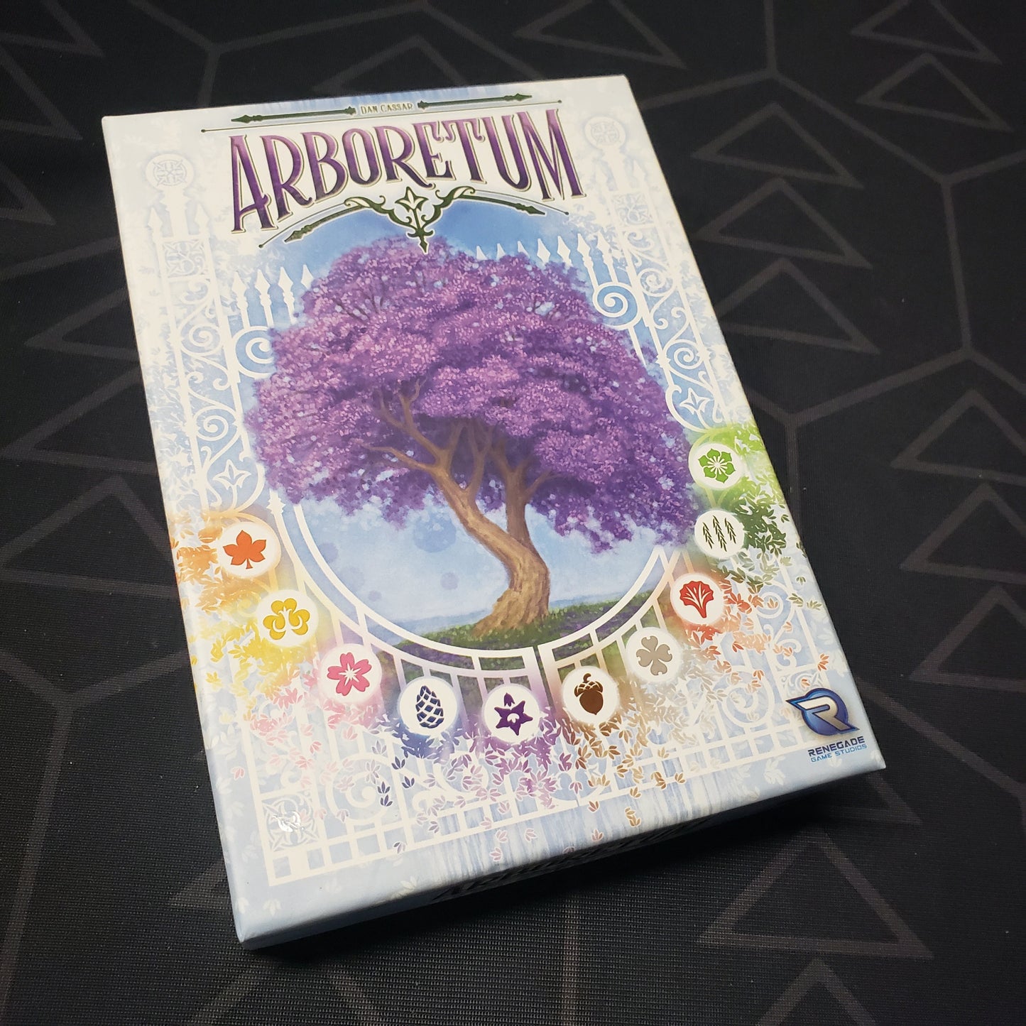 Image shows the front cover of the box of the Arboretum card game