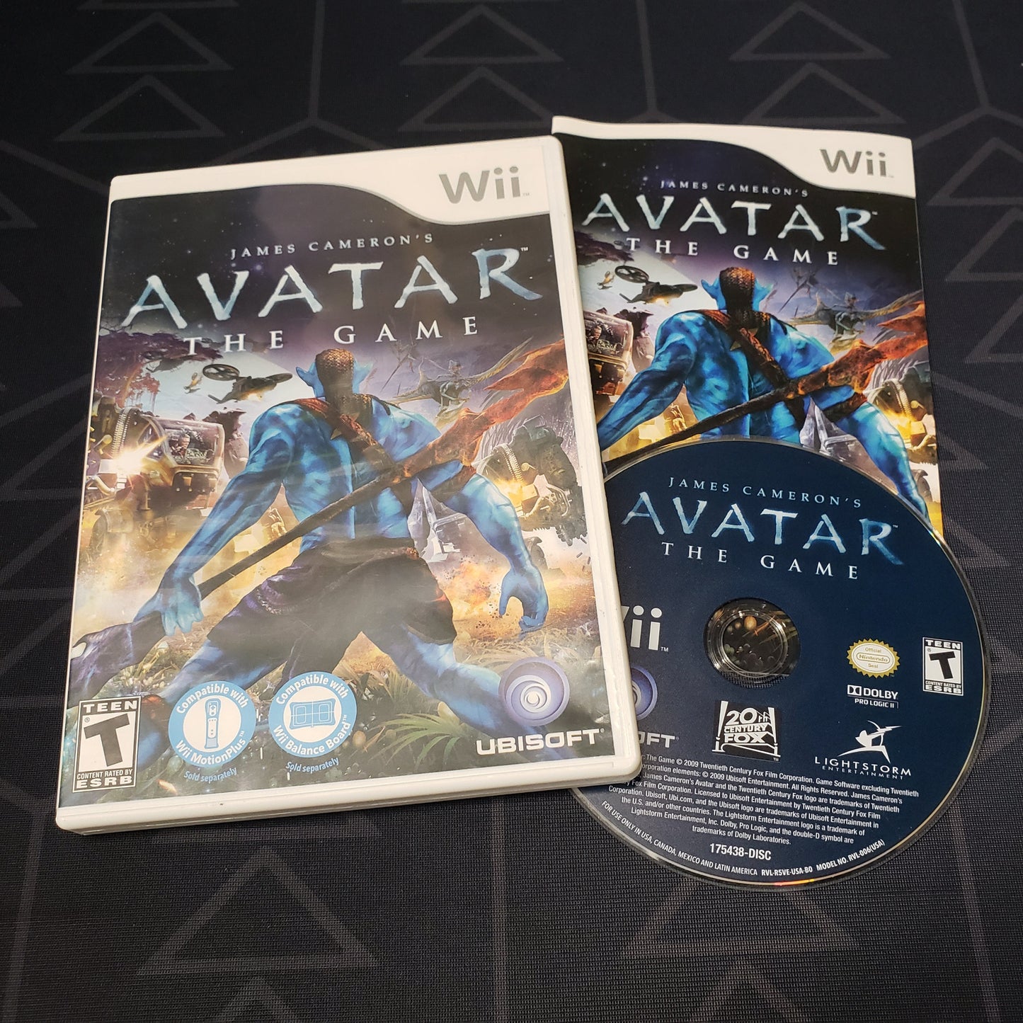 Image shows the case, manual & disc for the video game Avatar: The Game for Nintendo Wii