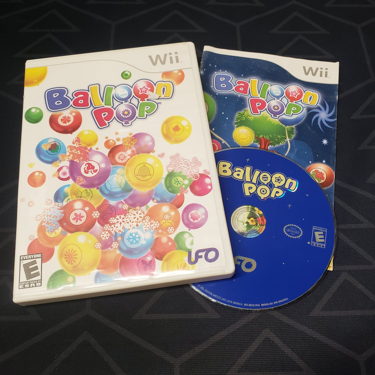 Image shows the case, manual & disc for the video game Balloon Pop for Nintendo Wii