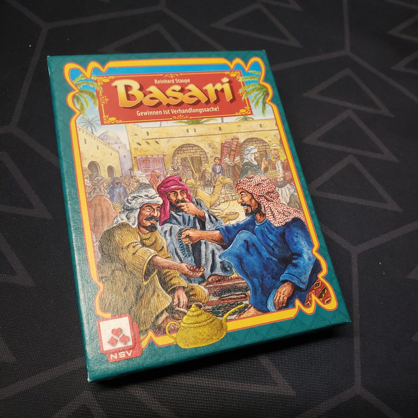 Image shows the front cover of the box for the Basari: Das Kartenspiel card game