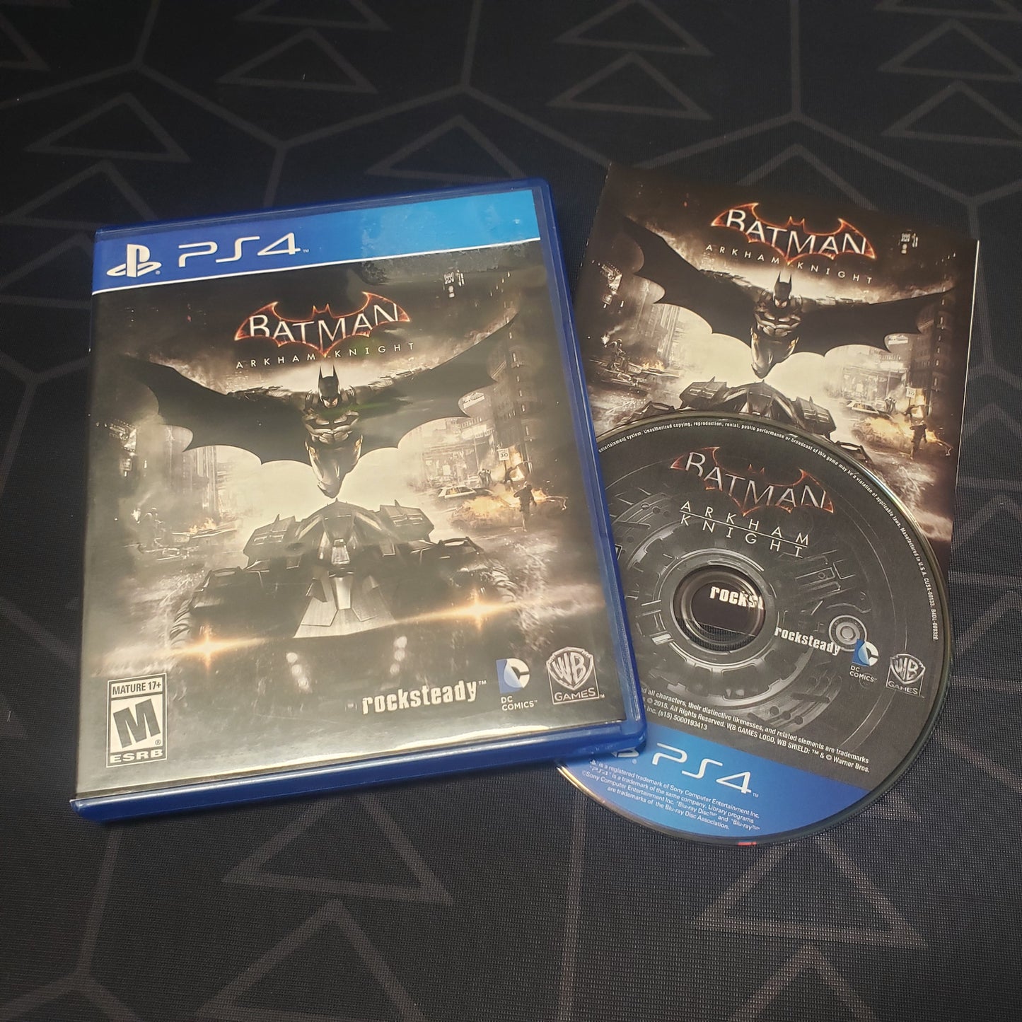 Image shows the case, manual & disc for the video game Batman: Arkham Knight for Playstation 4