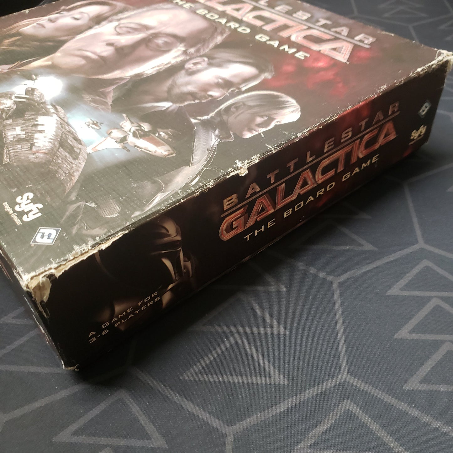 Image shows some wear & tear along the edge of the box of Battlestar Galactica: The Board Game