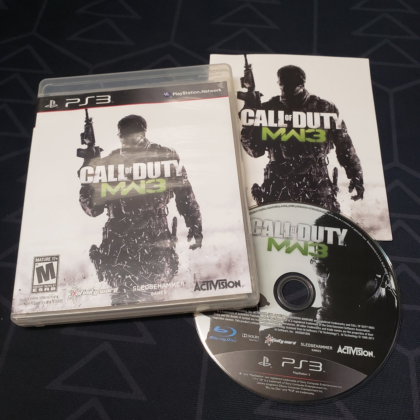 Image shows the case, manual and disc for the video game Call of Duty: Modern Warfare 3 for Playstation 3