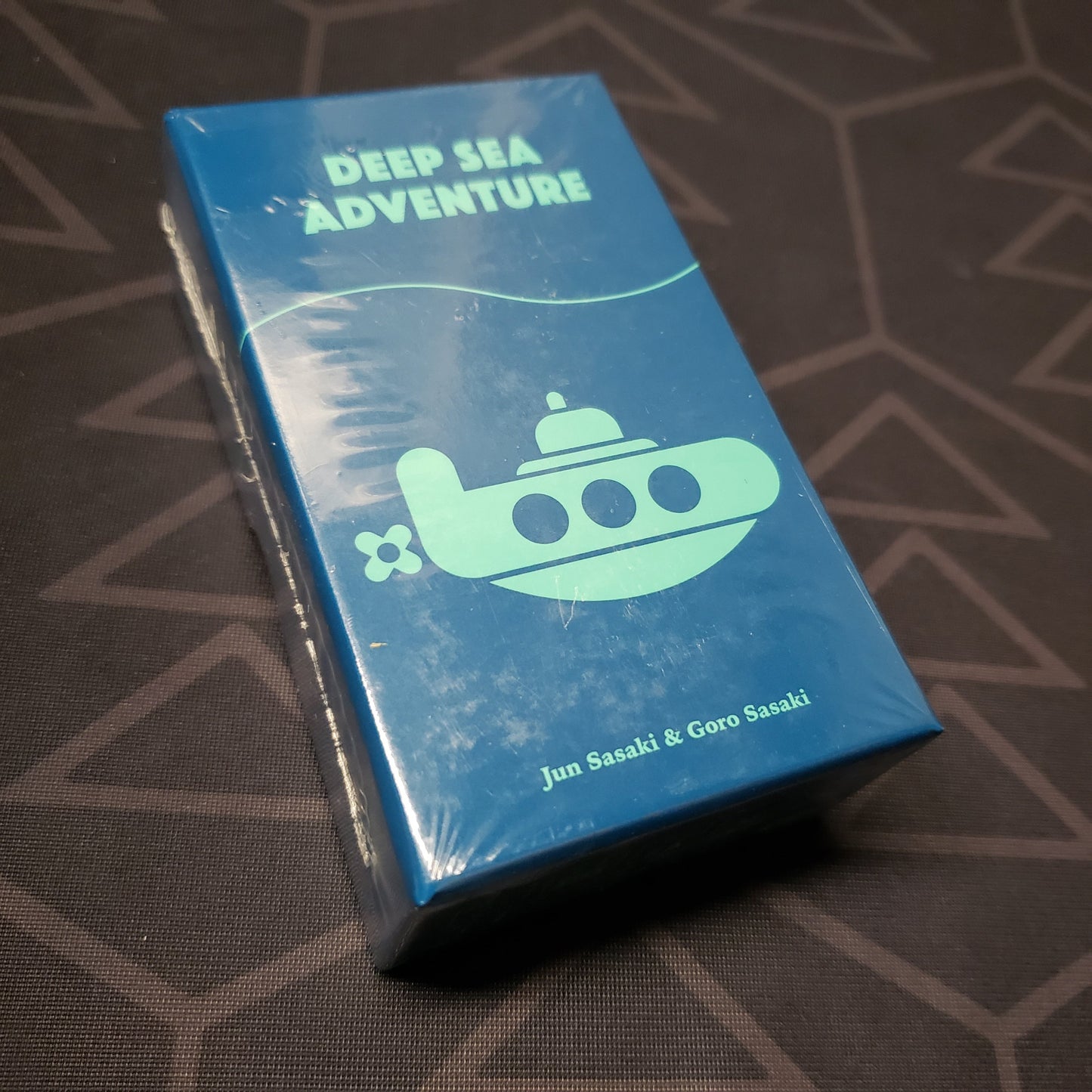 Image shows the front cover of the box for the Deep Sea Adventure board game