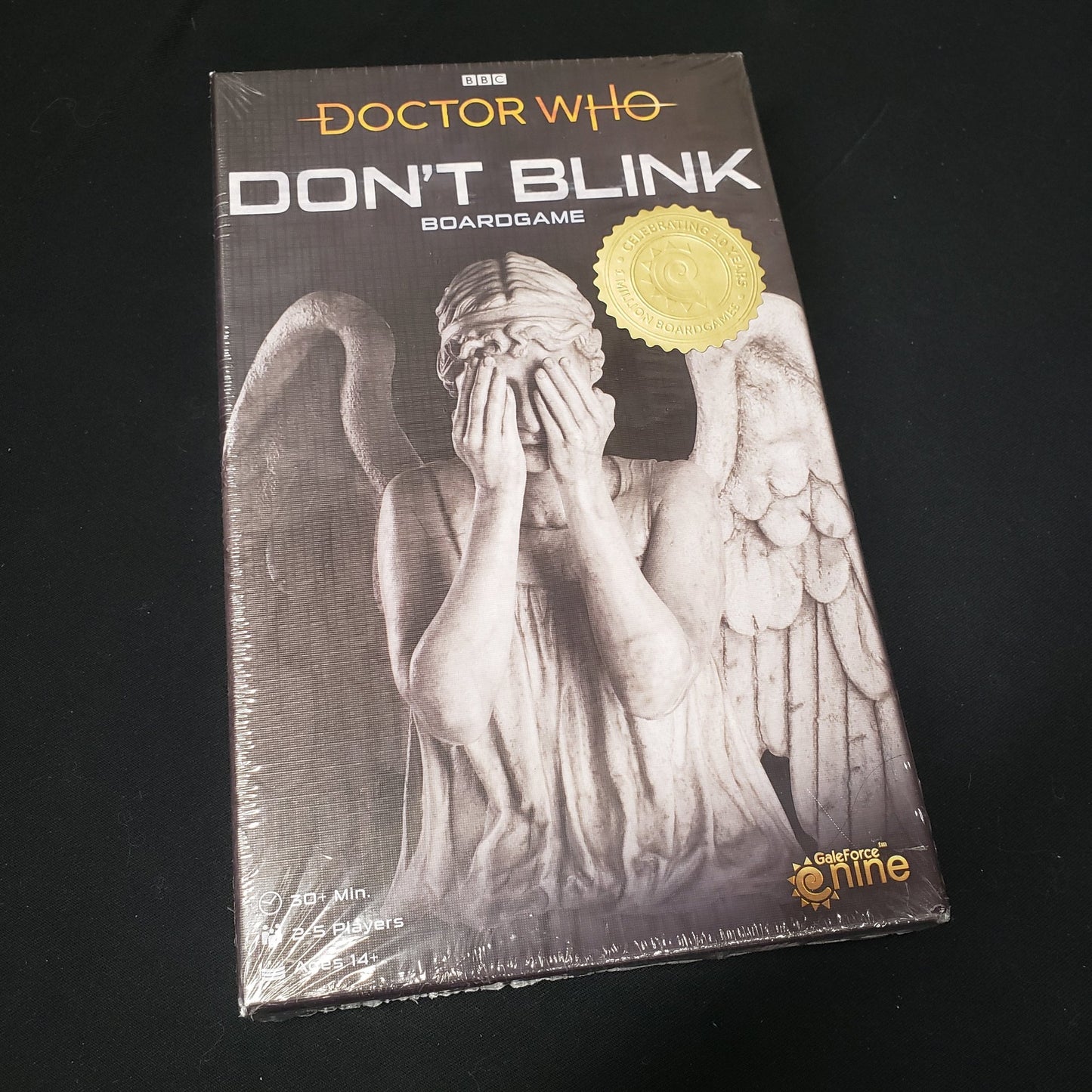 Image shows the front cover of the box of the board game Doctor Who: Don't Blink