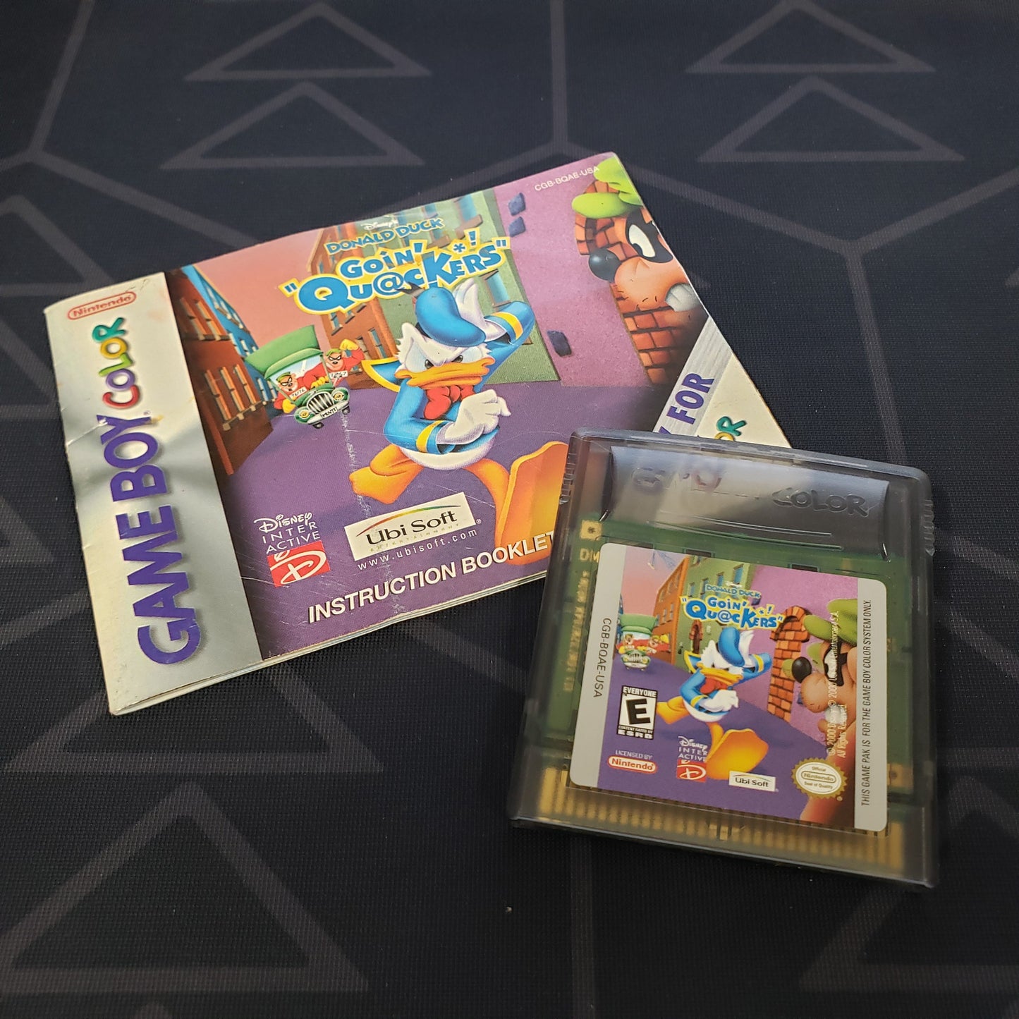 Image shows the manual & cartridge for the video game Donald Duck: Goin' Quackers for Nintendo Game Boy Color