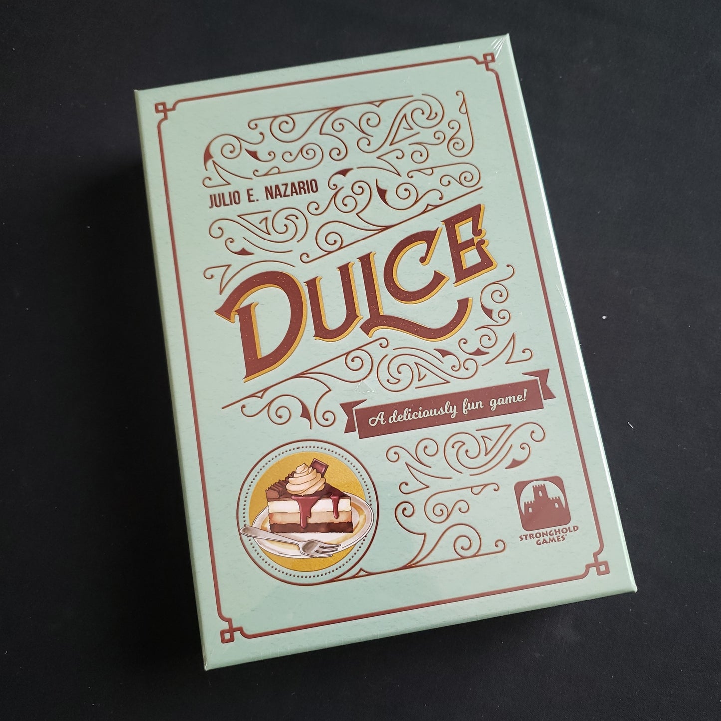 Image shows the front cover of the box of the Dulce board game
