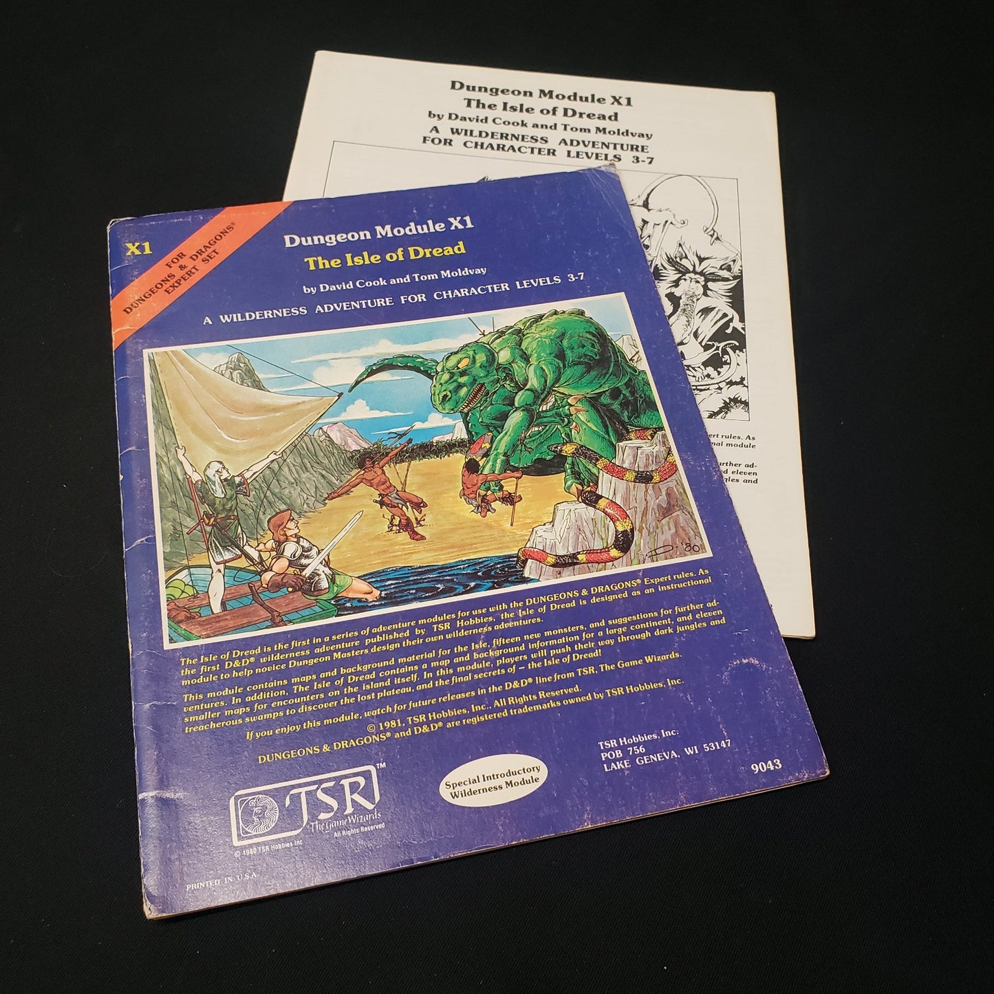 Image shows the front cover of the folio & the booklet of the Isle of Dread adventure module for the roleplaying game Dungeons & Dragons: First Edition