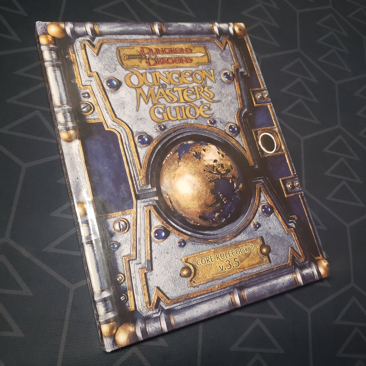 Image shows the front cover of the Dungeon Master's Guide book for the roleplaying game Dungeons & Dragons 3.5E
