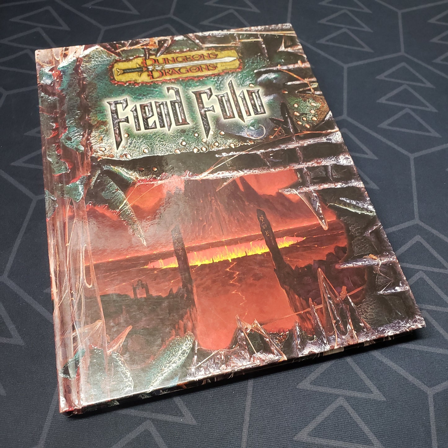 Image shows the front cover of the Fiend Folio book for the roleplaying game Dungeons & Dragons: Third Edition