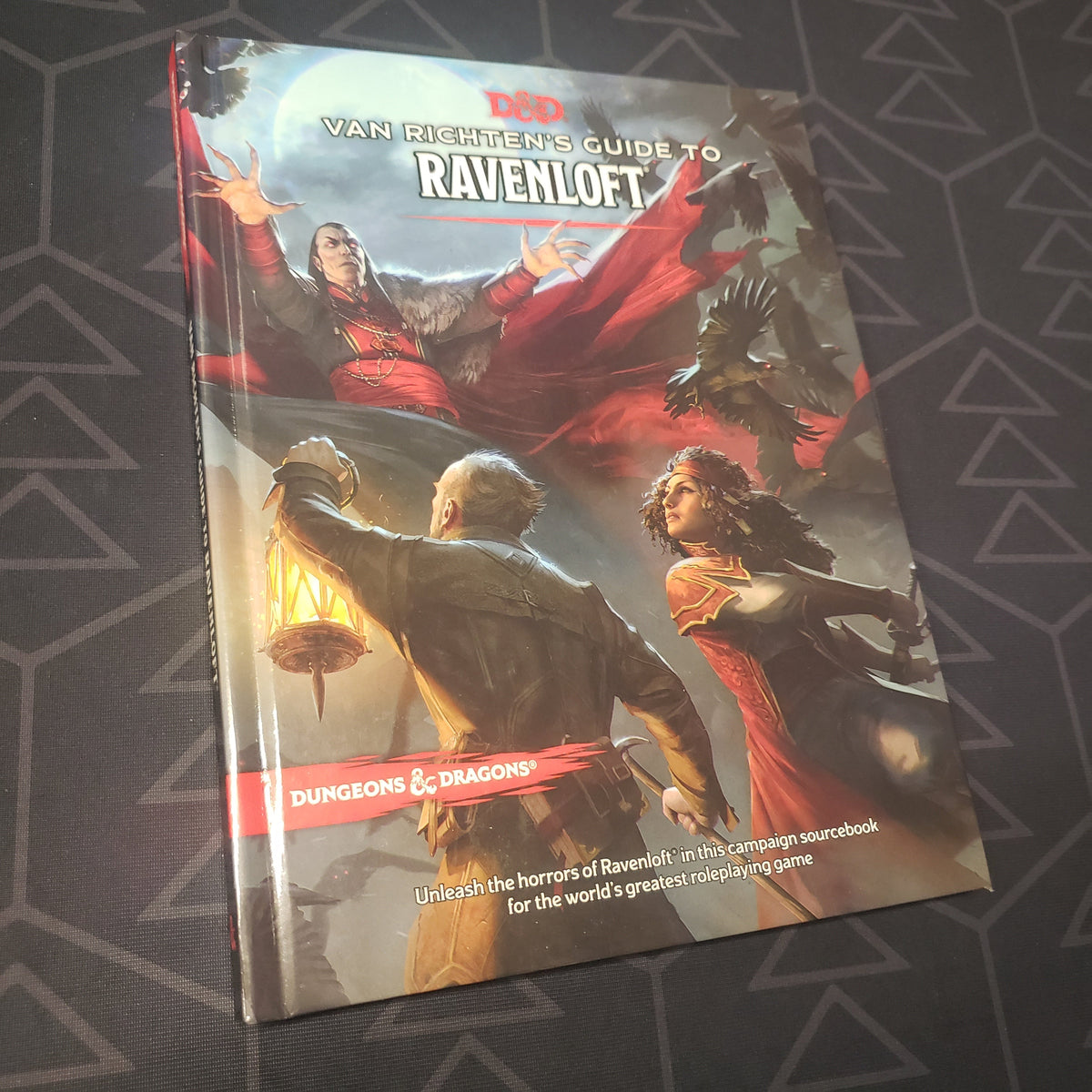 Image shows the front cover of the Van Richten's Guide to Rvenloft book for the roleplaying game Dungeons & Dragons 5E