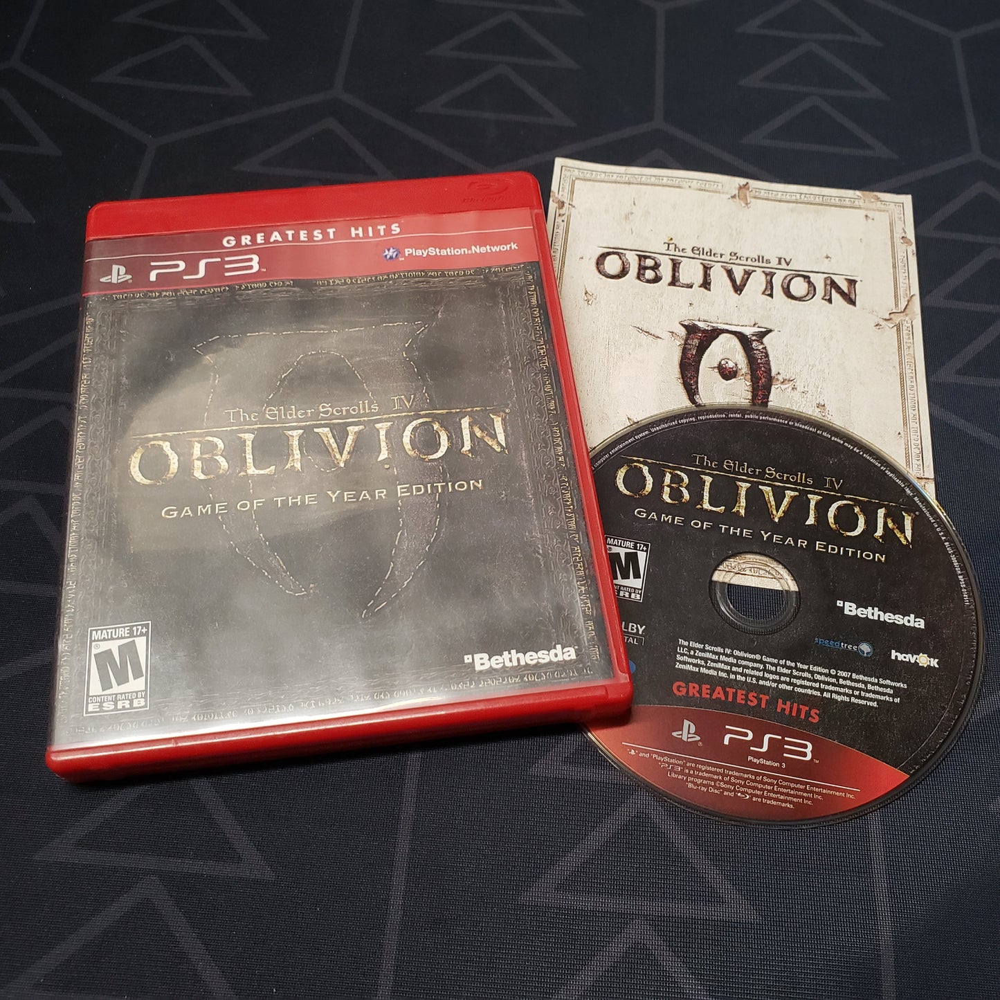 Image shows the case, manual and disc for the video game Elder Scrolls IV: Oblivion Game of the Year Edition for Playstation 3