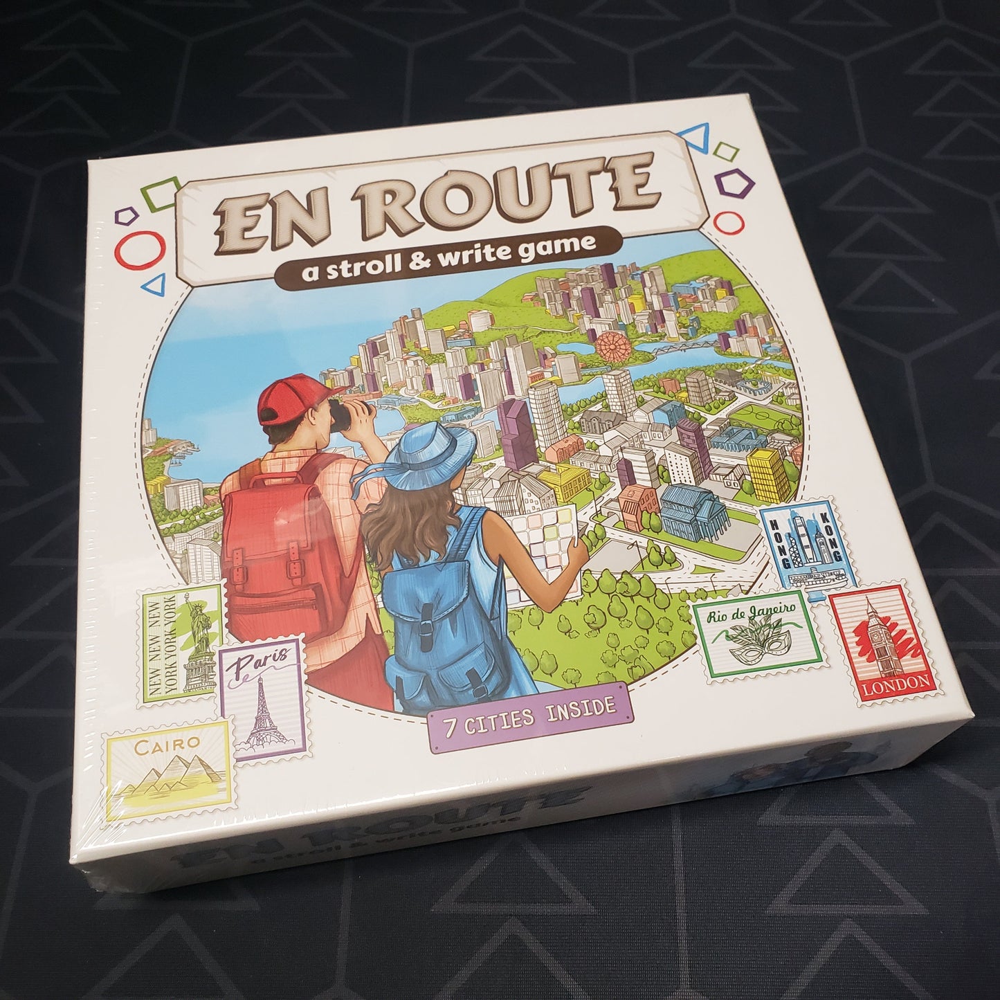 Image shows the front cover of the box for the En Route board game