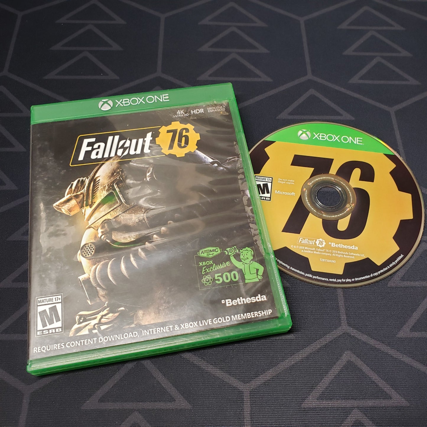 Image shows the case & disc for the video game Fallout 76 for Xbox One