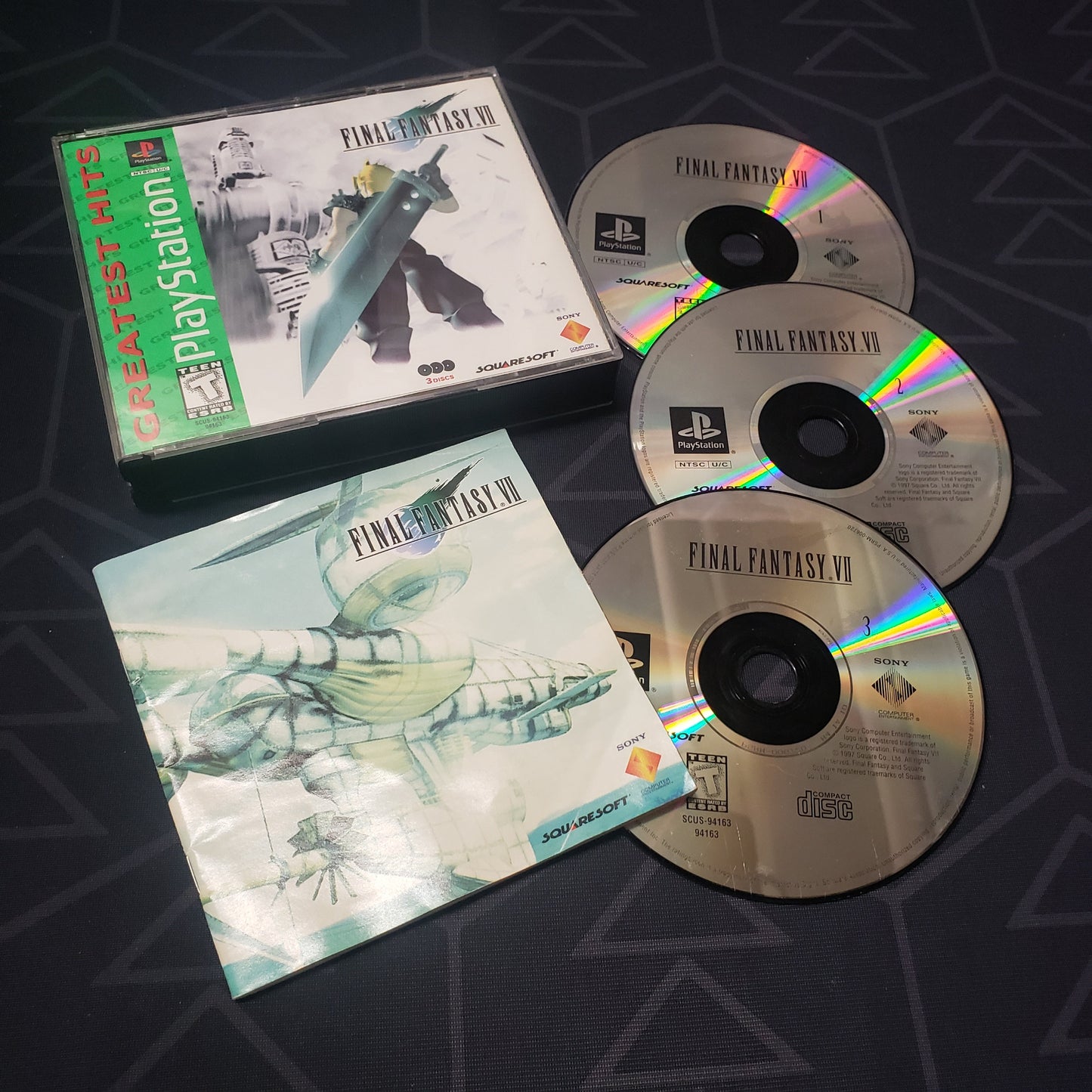 Image shows the front & back of the jewel case, manual and three discs for the video game Final Fantasy VII for Playstation 1