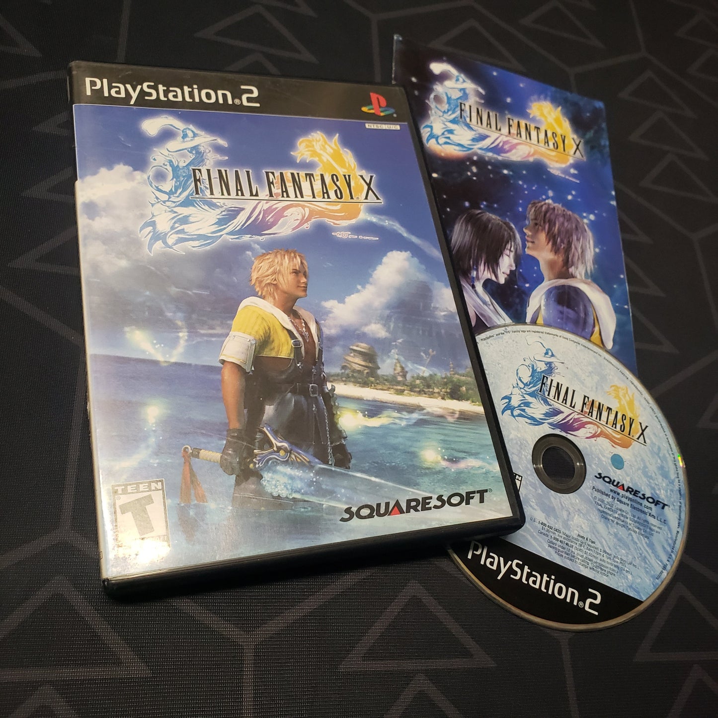 Image shows the case, manual and disc for the video game Final Fantasy X for Playstation 2