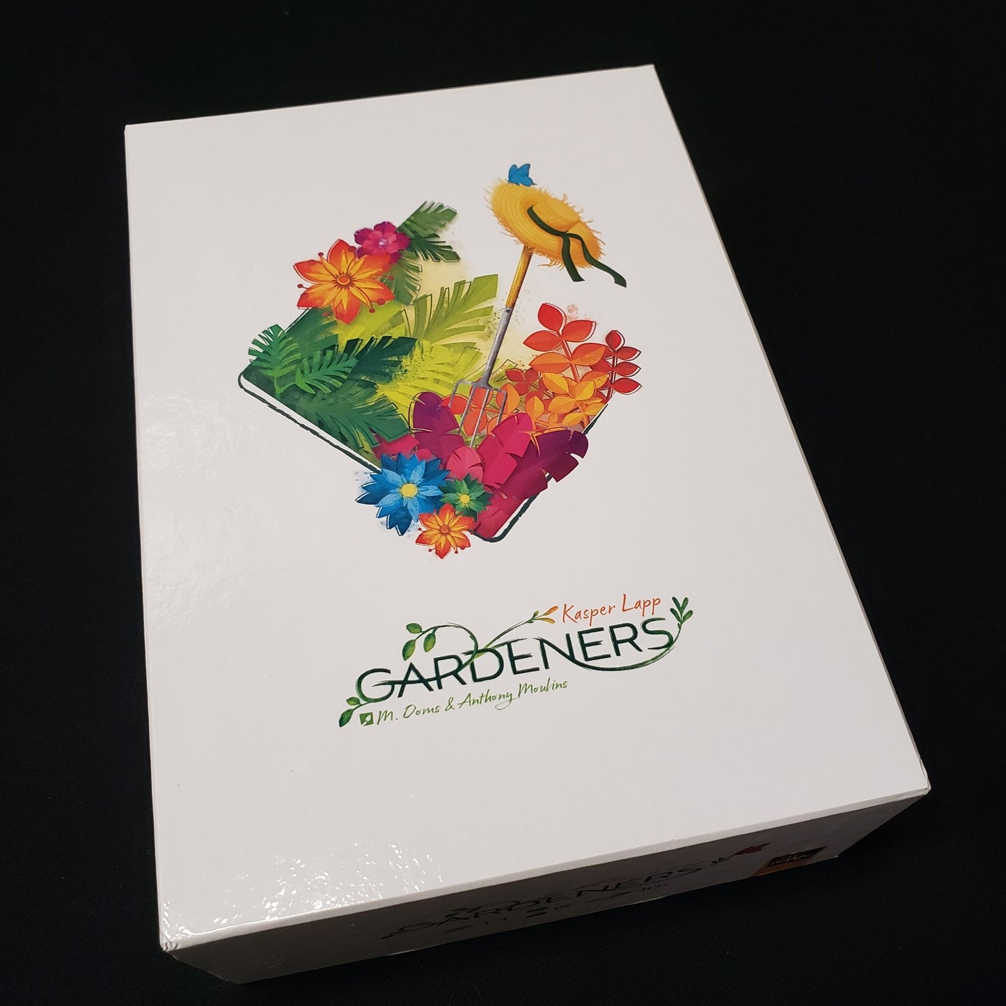 Image shows the front cover of the box of the Gardeners board game