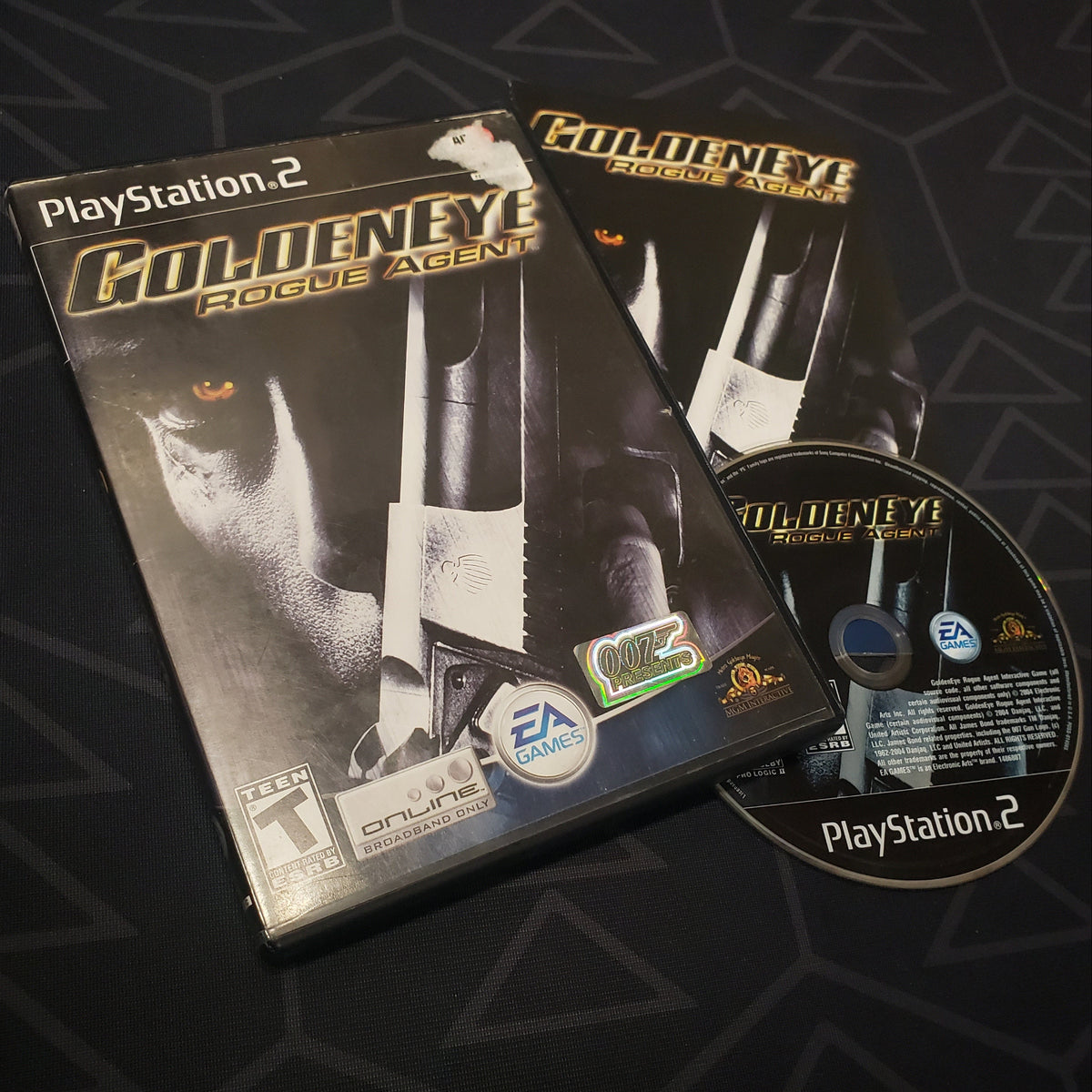 Image shows the case, manual and disc for the video game Goldeneye: Rogue Agent for Playstation 2