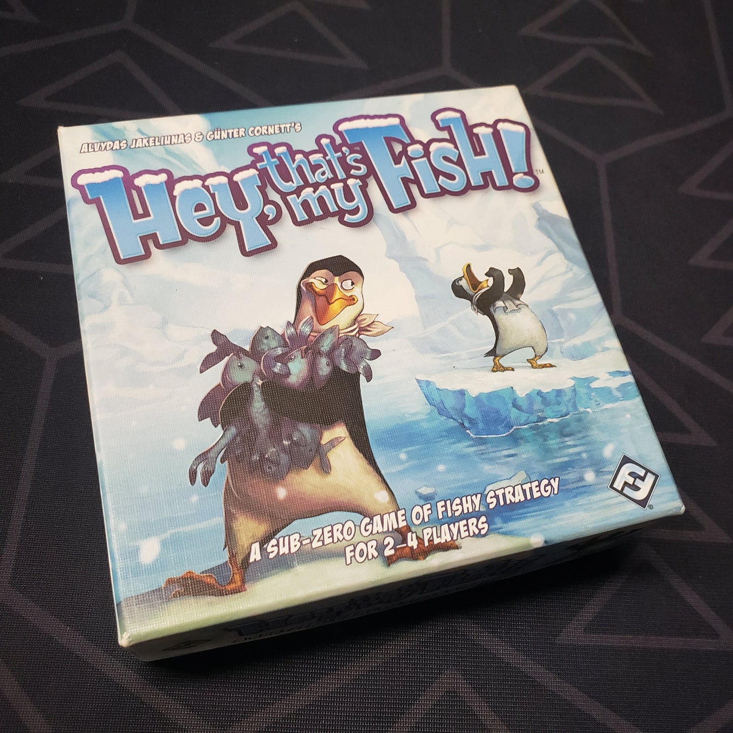 Image shows the front cover of the box of the Hey, That's My Fish! board game