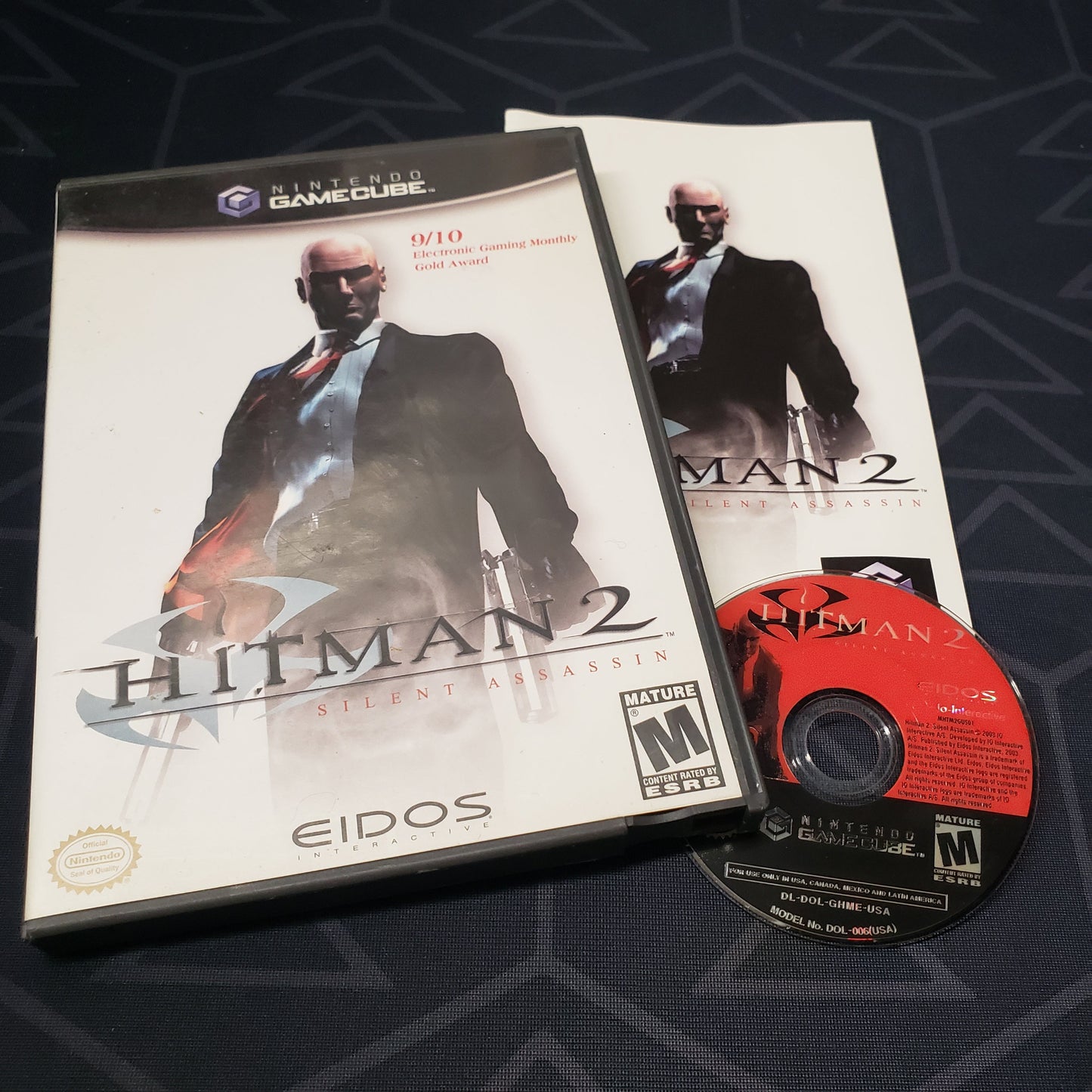 Image shows the case, manual and disc for the video game Hitman 2: Silent Assassin for Nintendo GameCube