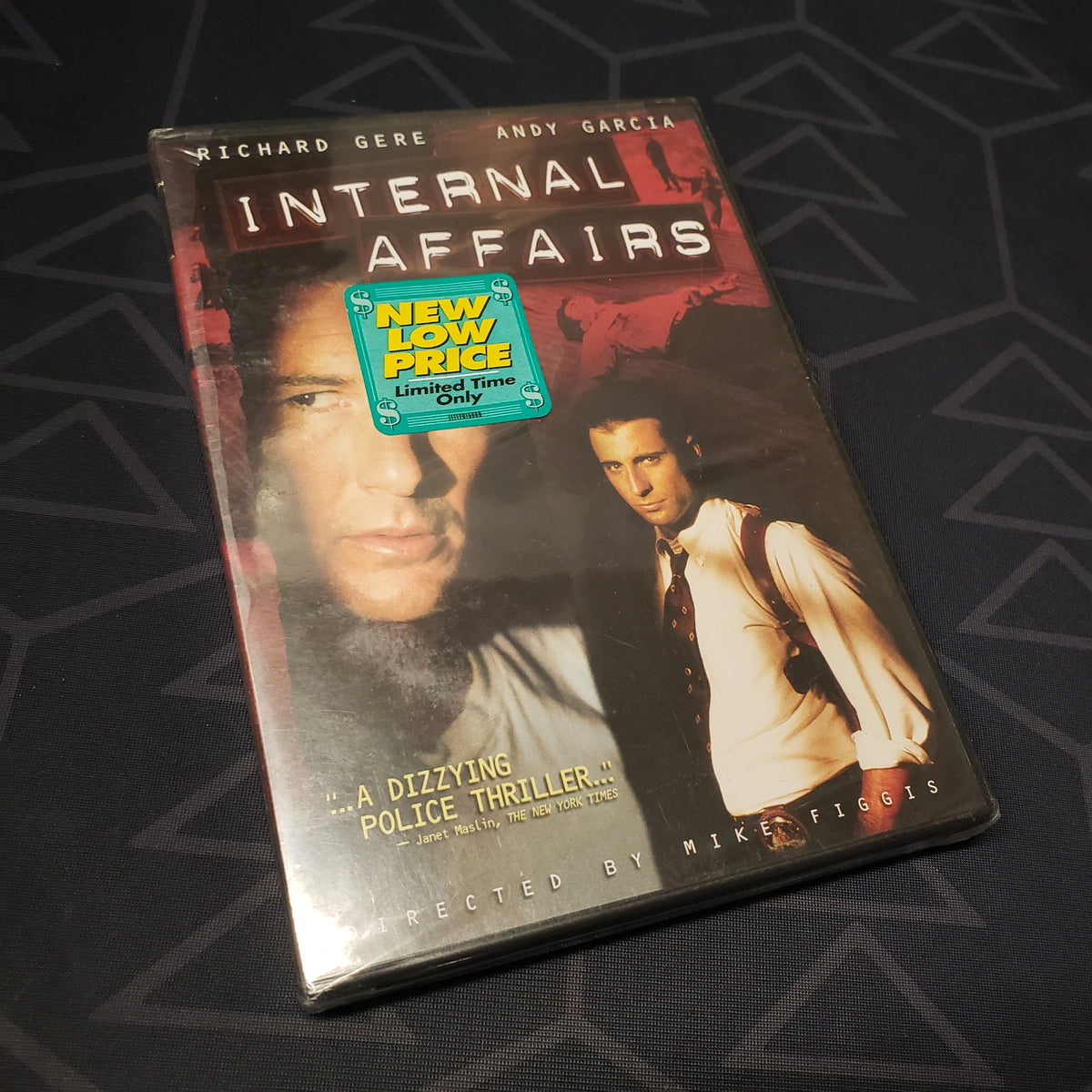Image shows the front of the case for the movie Internal Affairs on DVD