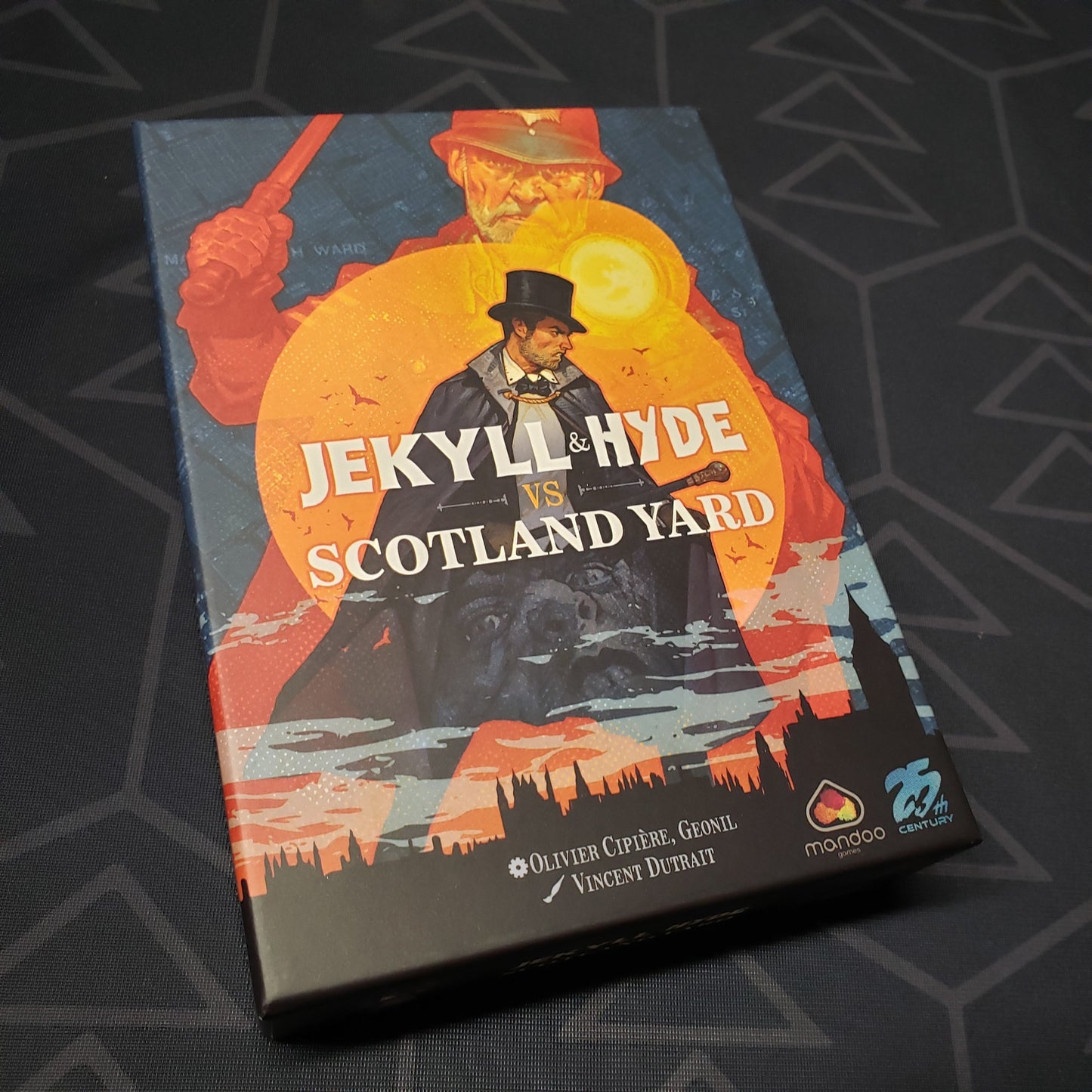 Image shows the front cover of the box of the Jekyll & Hyde vs Scotland Yard card game