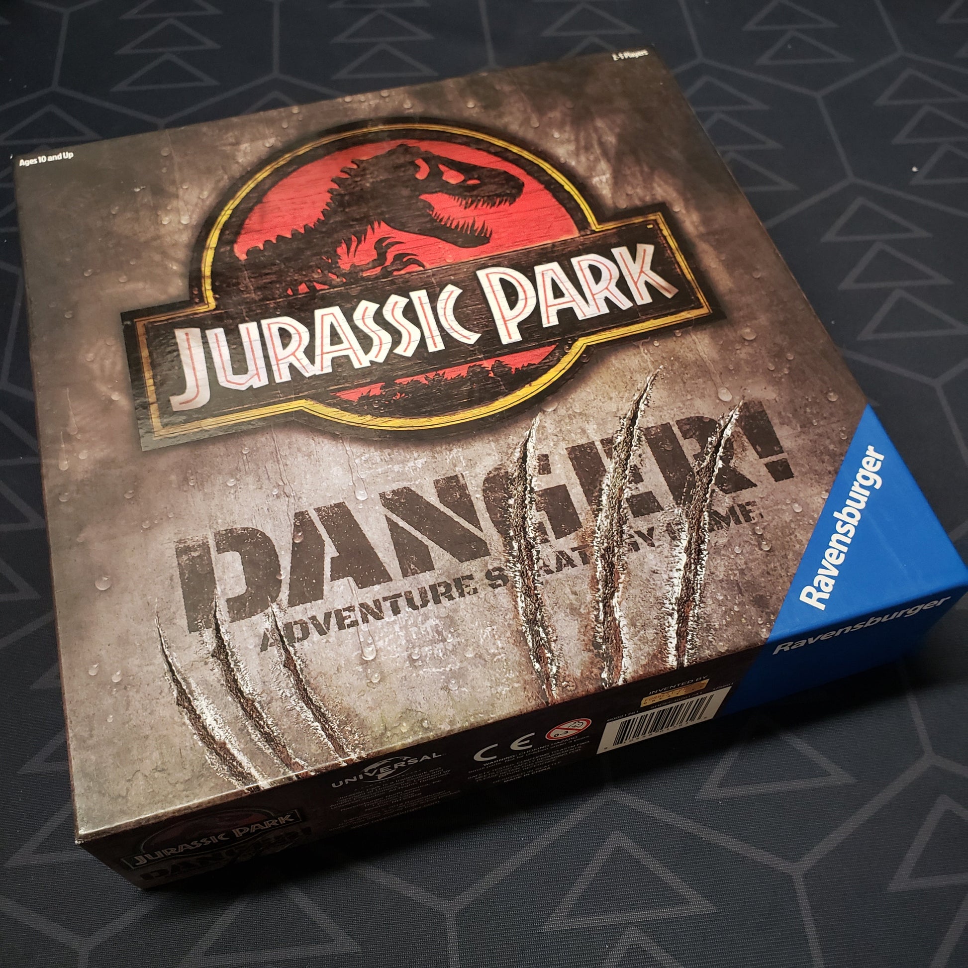 Image shows the front cover of the box for the Jurassic Park: Danger! board game