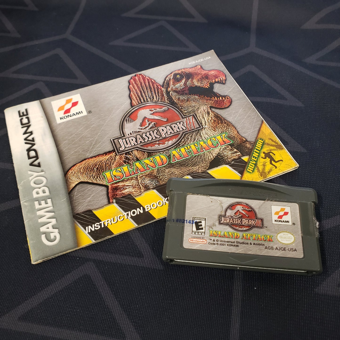 Image shows the manual & cartridge for the video game Jurassic Park III: Island Attack for Nintendo Game Boy Advance