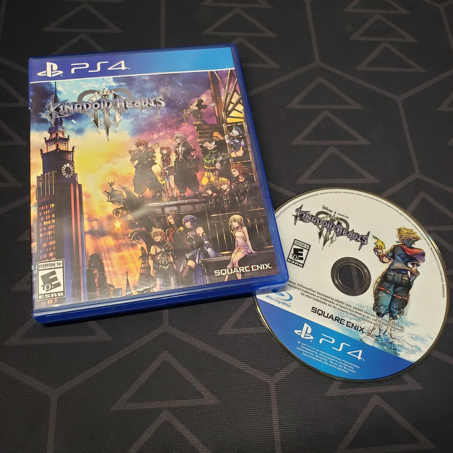 Image shows the case and disc for the video game Kingdom Hearts III for Playstation 4