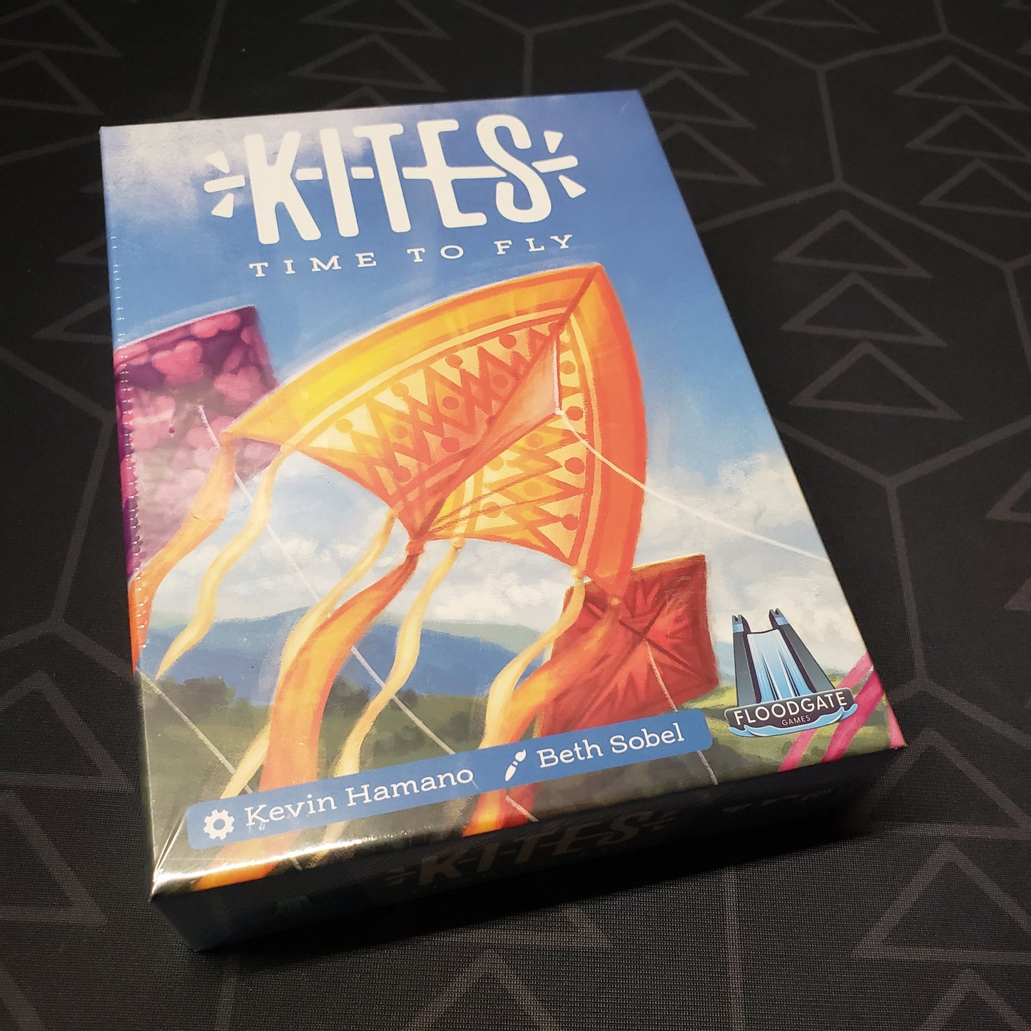 Image shows the front cover of the box of the Kites card game