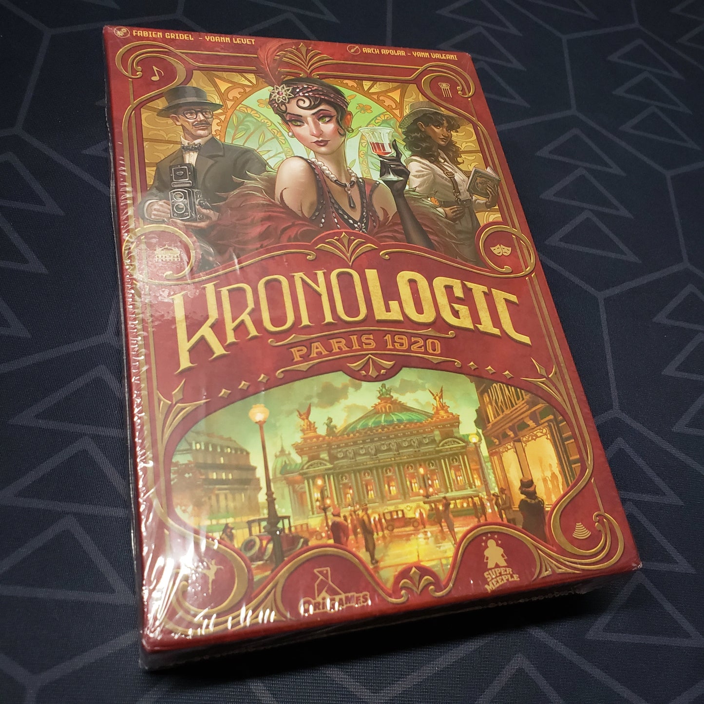 Image shows the front cover of the box for the Kronologic: Paris 1920 board game