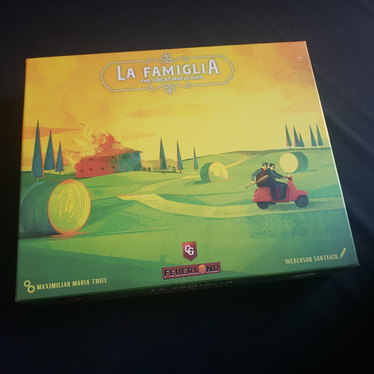 Image shows the front cover of the box of the board game La Famiglia: The Great Mafia War