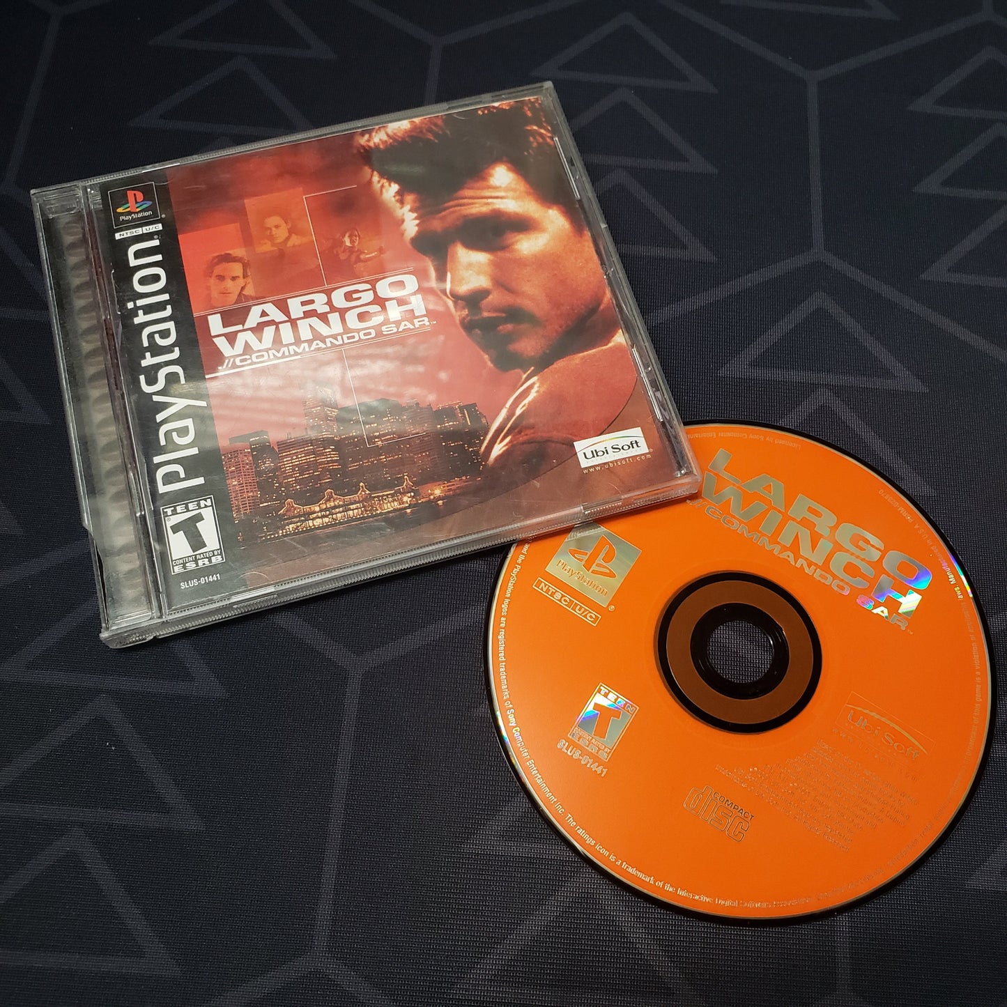 Image shows the jewel case with manual and disc for the video game Largo Winch: Commando Sar for Playstation 1