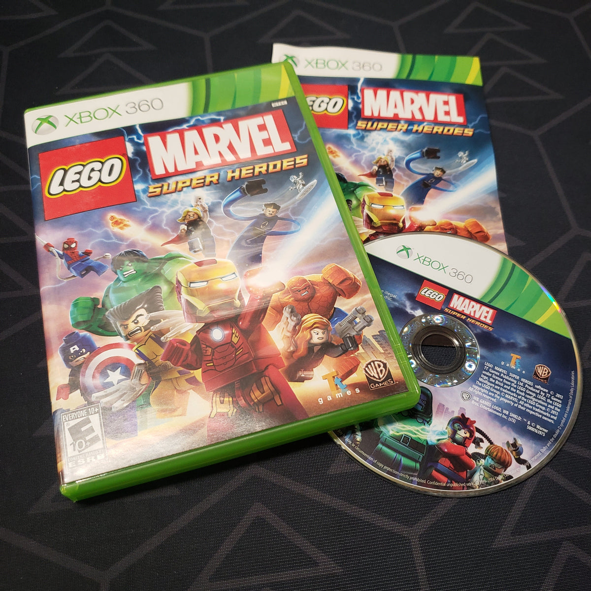 Image shows the case, manual and disc for the video game LEGO Marvel Super Heroes for Xbox 360