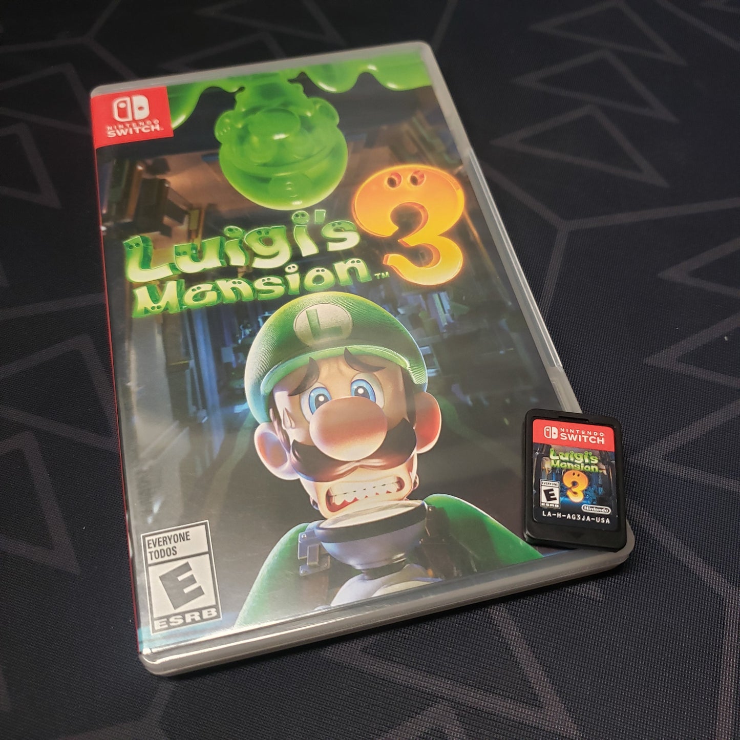 Image shows the case & cartridge for the video game Luigi's Mansion 3 for Nintendo Switch