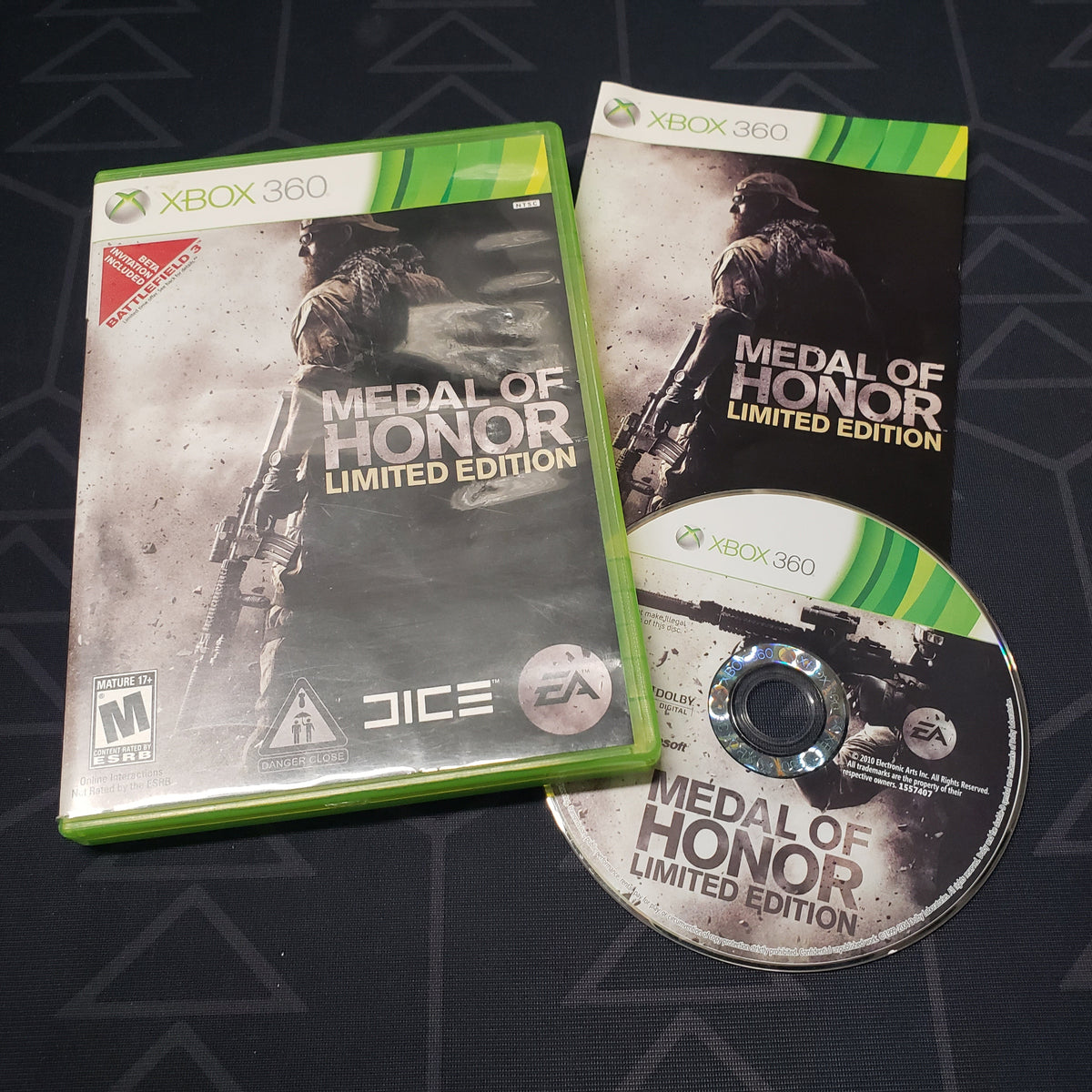 Image shows the case, manual and disc for the video game Medal of Honor for Xbox 360