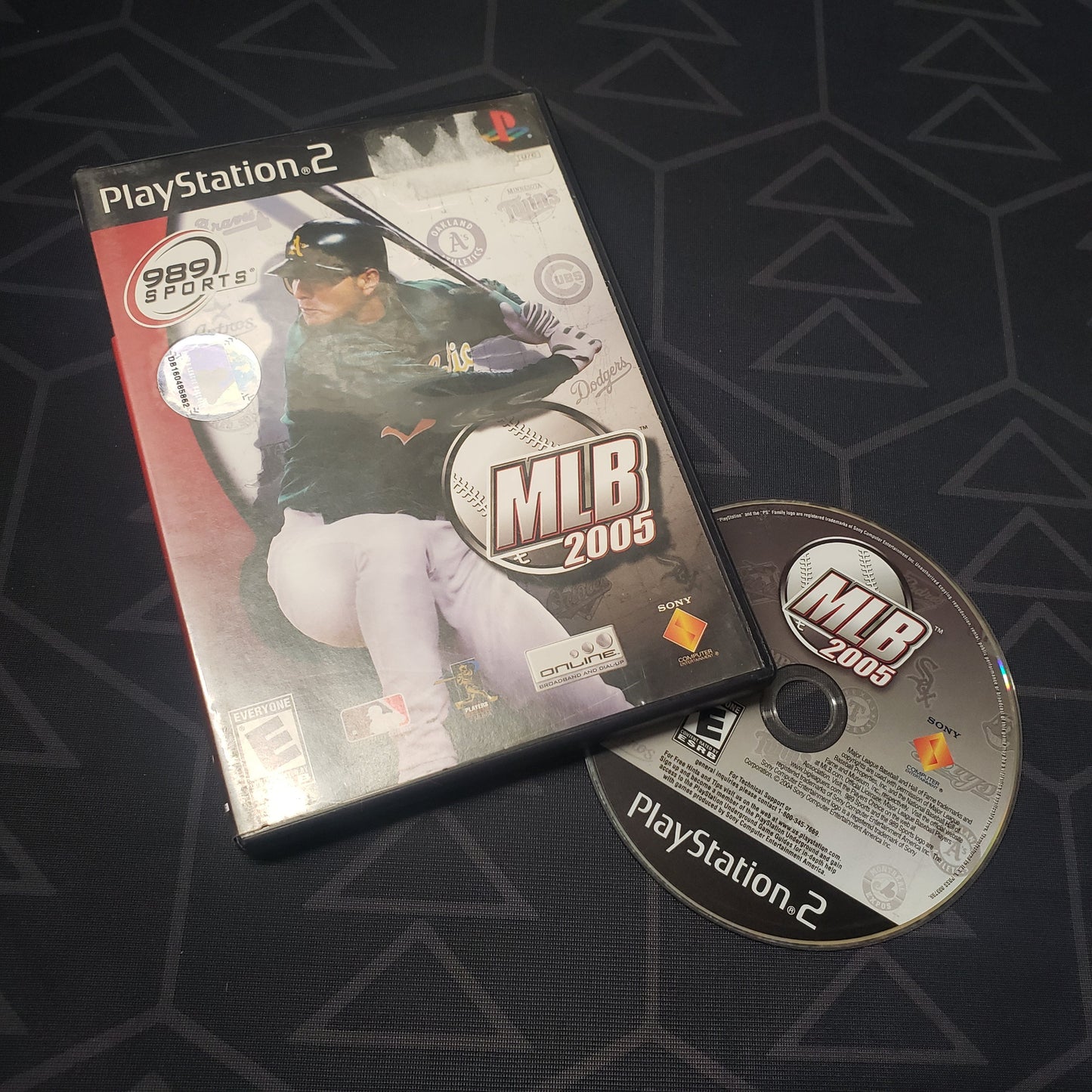 Image shows the case and disc for the video game MLB 2005 for Playstation 2