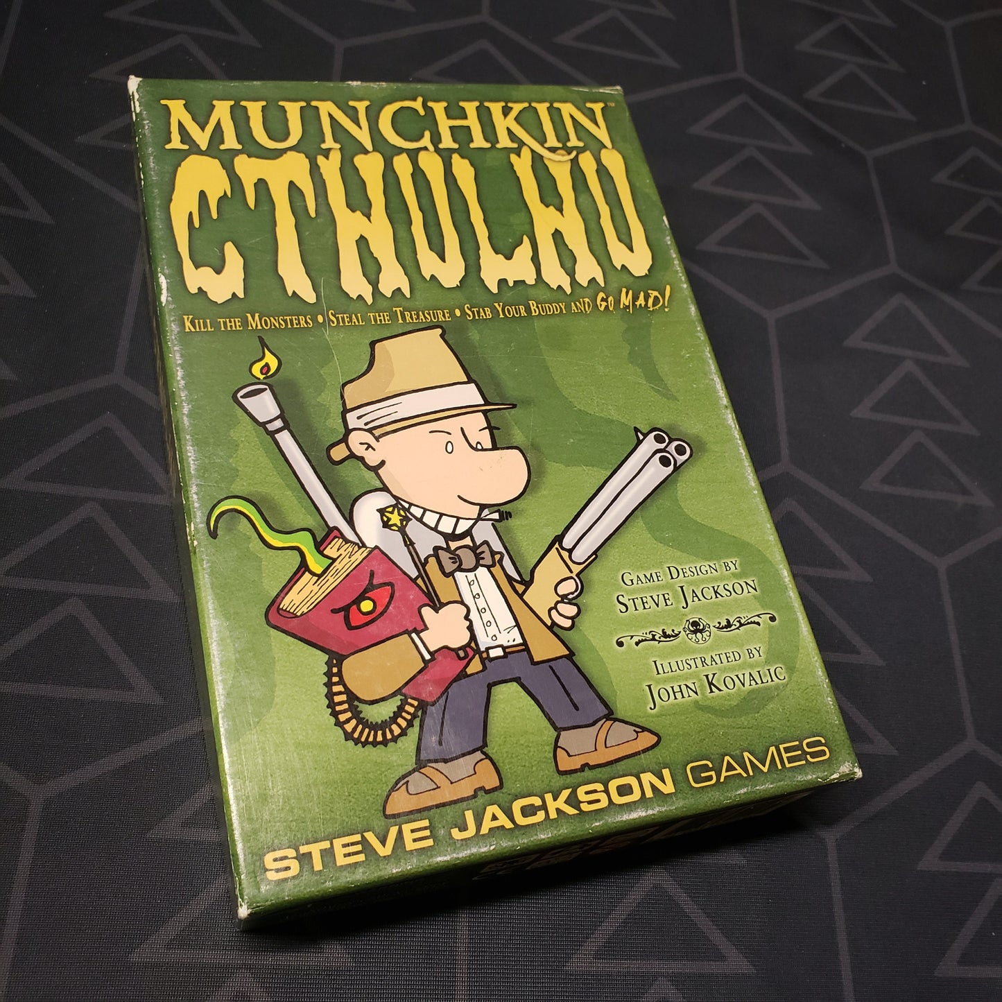 Image shows the front cover of the box of the Munchkin Cthulhu card game