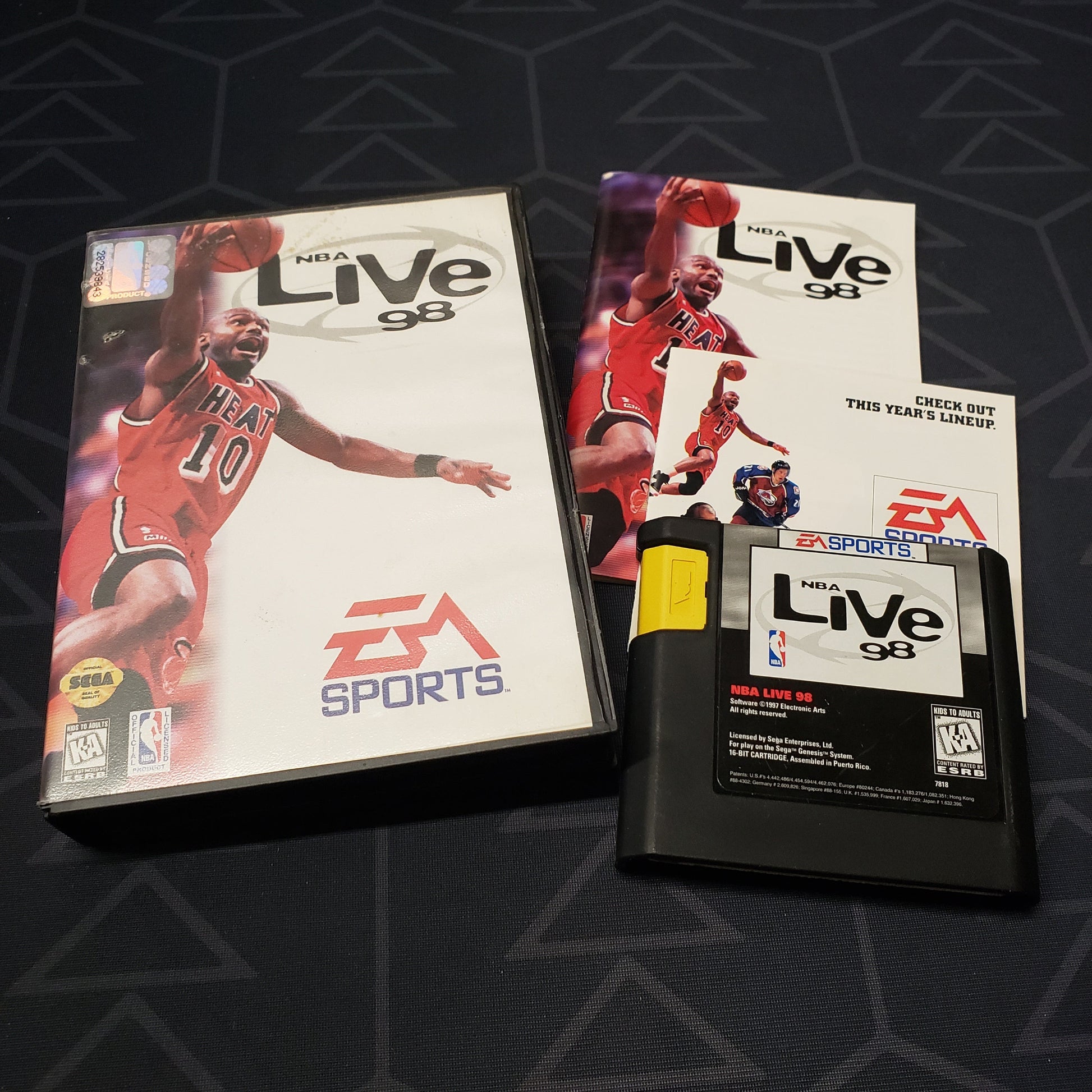 Image shows the case, manual and cartridge for the video game NBA Live '98 for Sega Genesis