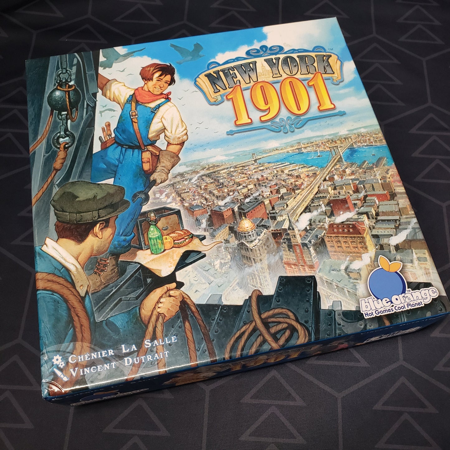 Image shows the front cover of the box of the New York 1901 board game