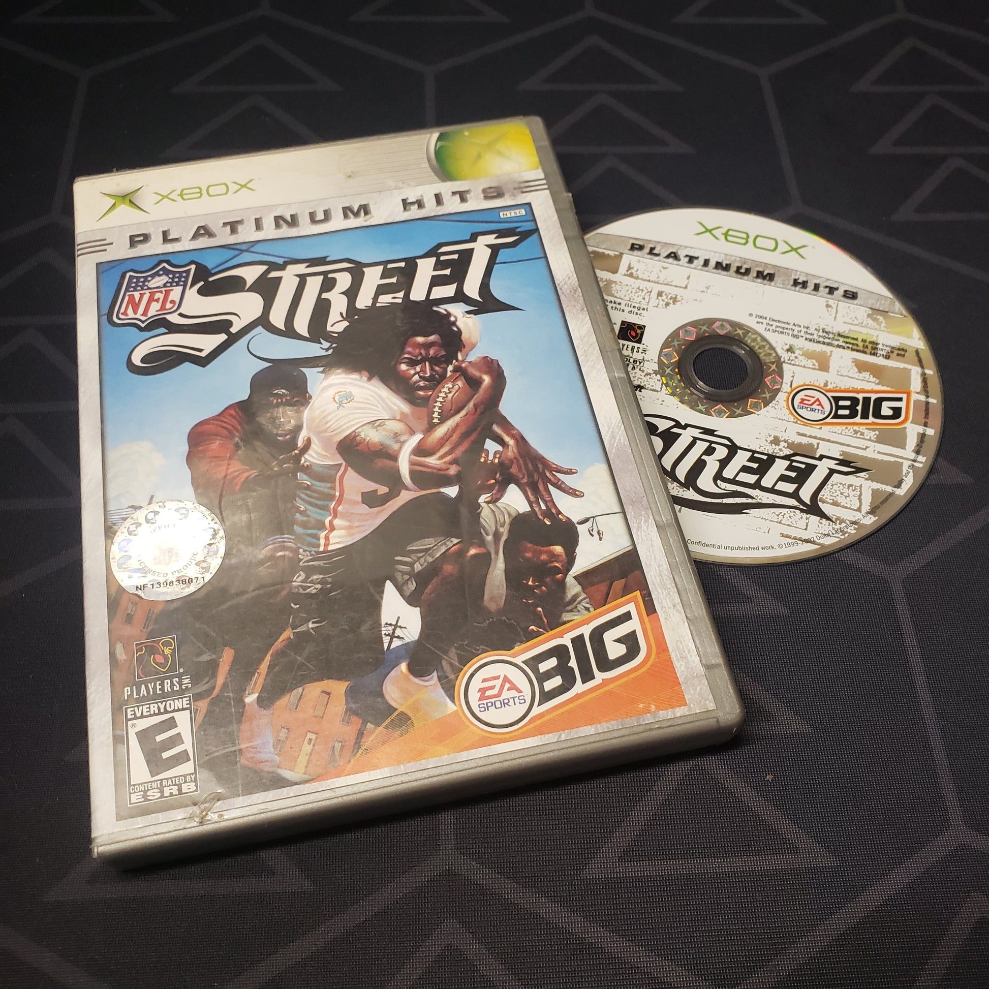 Image shows the case and disc for the video game NFL Street for the original Xbox